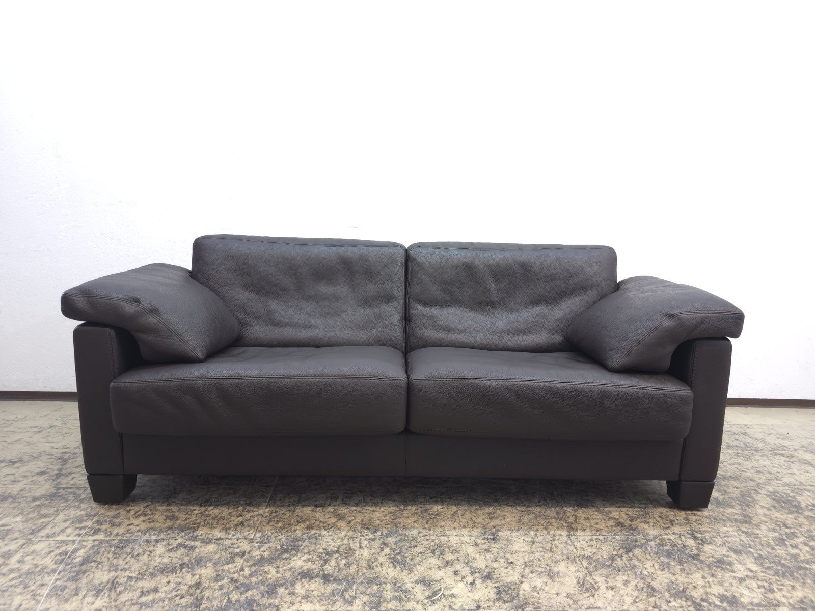 {{ product_title }} – {{ product_type }} von JS Furniture, Designer-Möbel gebraucht.