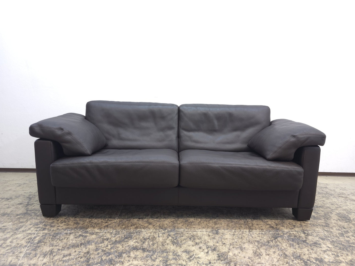 {{ product_title }} – {{ product_type }} von JS Furniture, Designer-Möbel gebraucht.