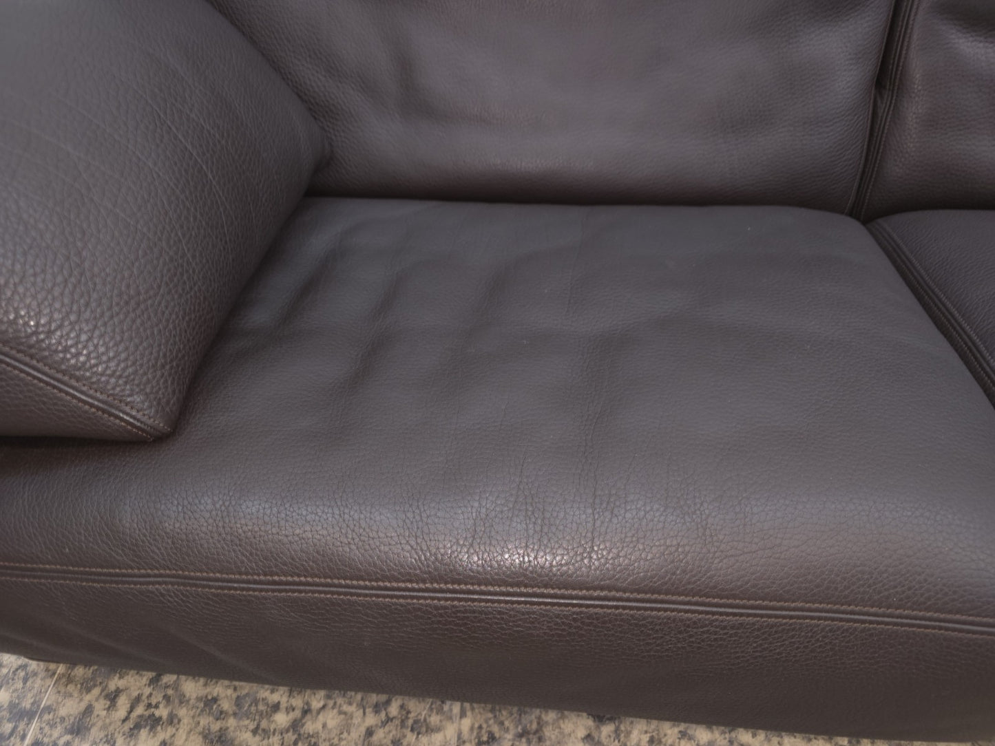 {{ product_title }} – {{ product_type }} von JS Furniture, Designer-Möbel gebraucht.