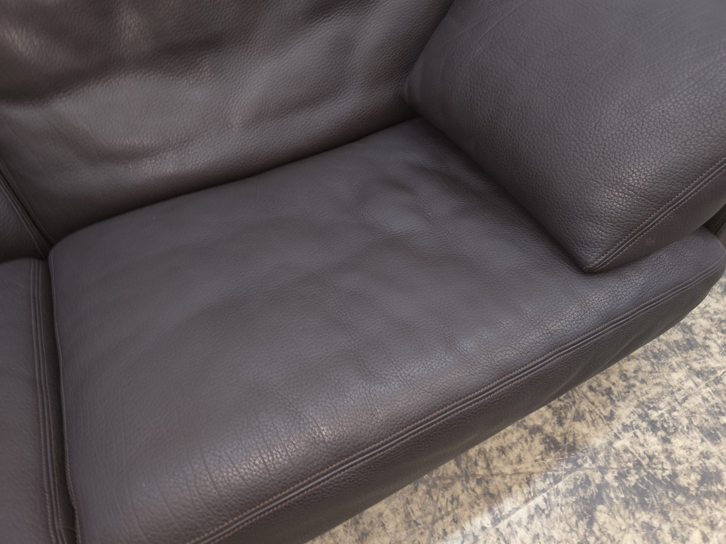 {{ product_title }} – {{ product_type }} von JS Furniture, Designer-Möbel gebraucht.