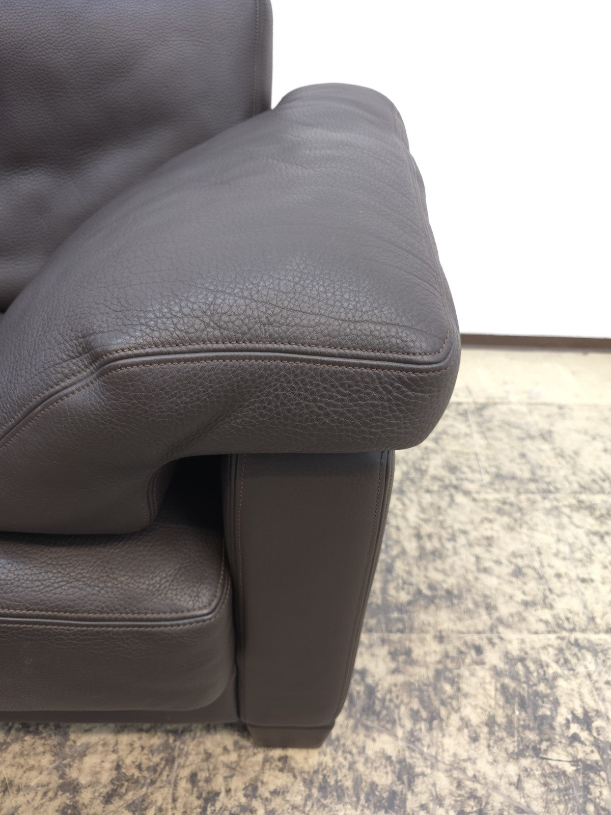 {{ product_title }} – {{ product_type }} von JS Furniture, Designer-Möbel gebraucht.