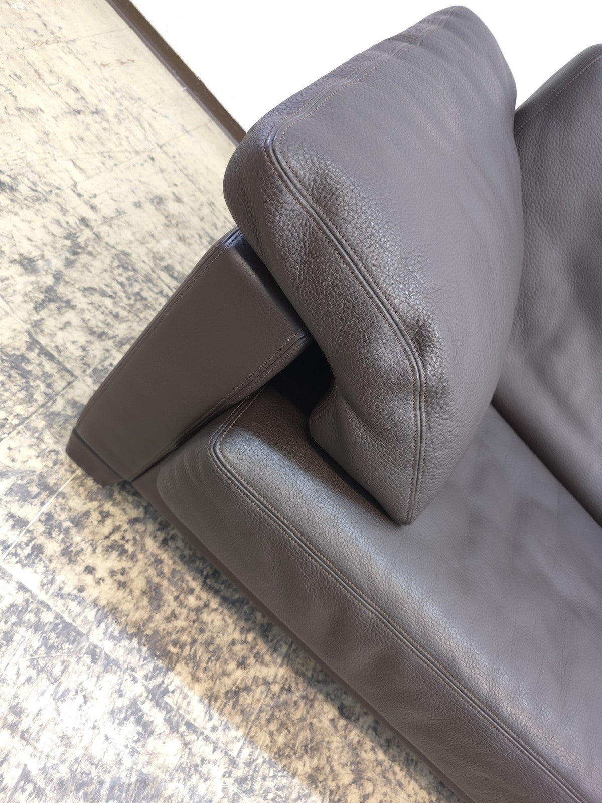 {{ product_title }} – {{ product_type }} von JS Furniture, Designer-Möbel gebraucht.