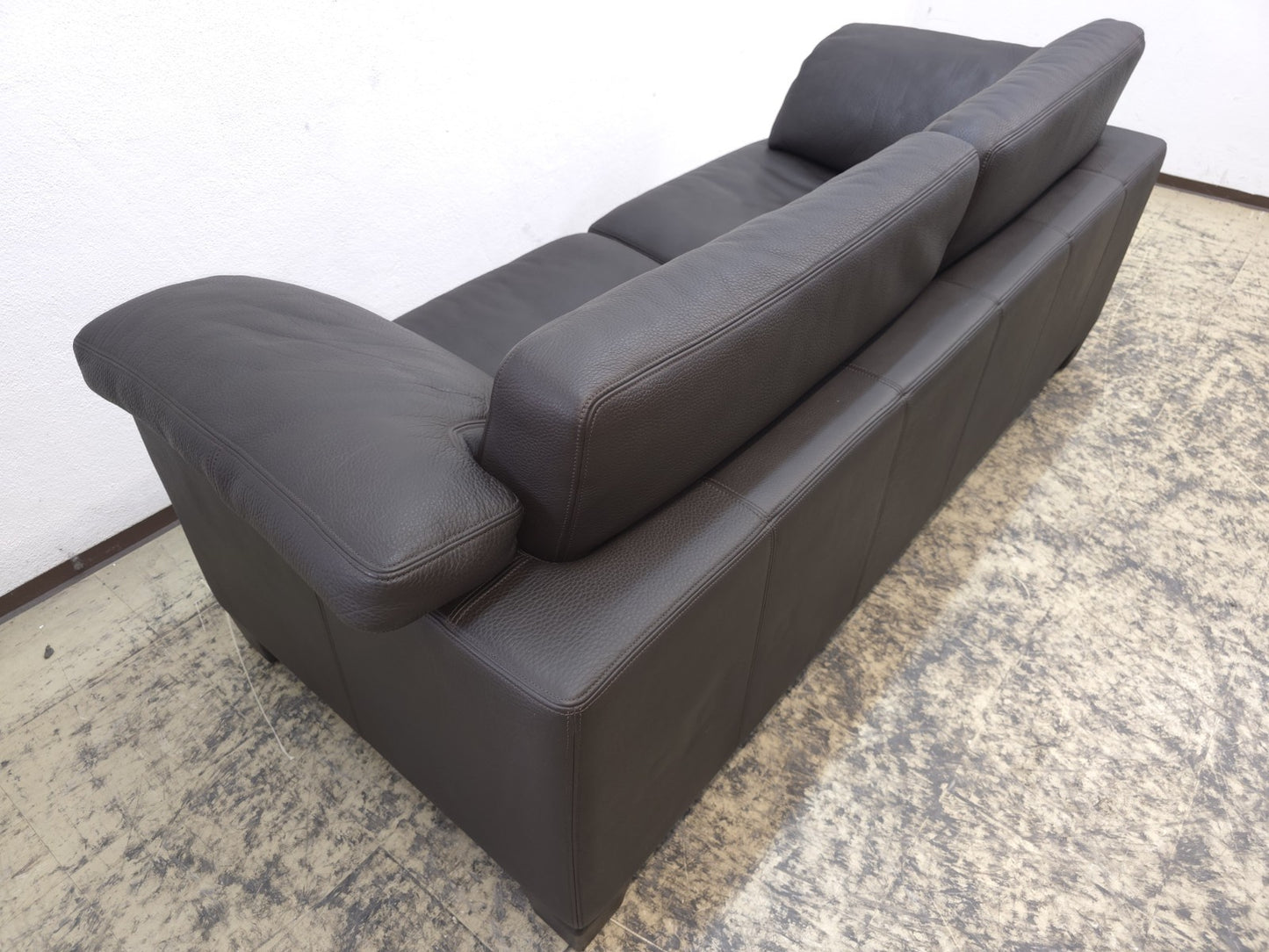 {{ product_title }} – {{ product_type }} von JS Furniture, Designer-Möbel gebraucht.