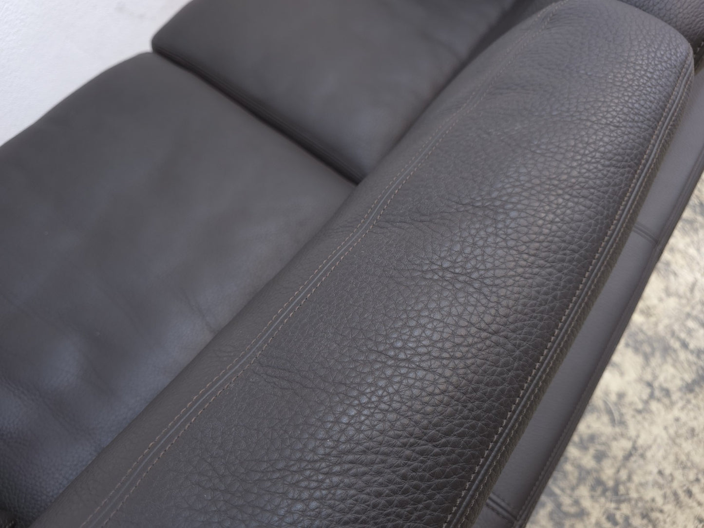 {{ product_title }} – {{ product_type }} von JS Furniture, Designer-Möbel gebraucht.