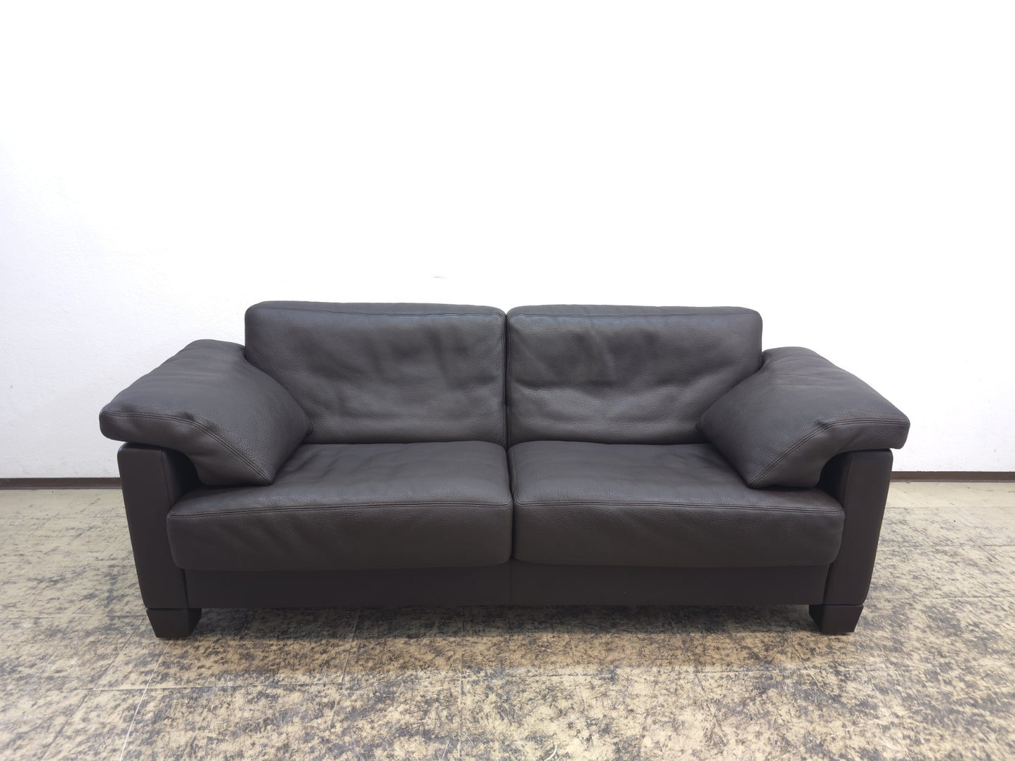 {{ product_title }} – {{ product_type }} von JS Furniture, Designer-Möbel gebraucht.