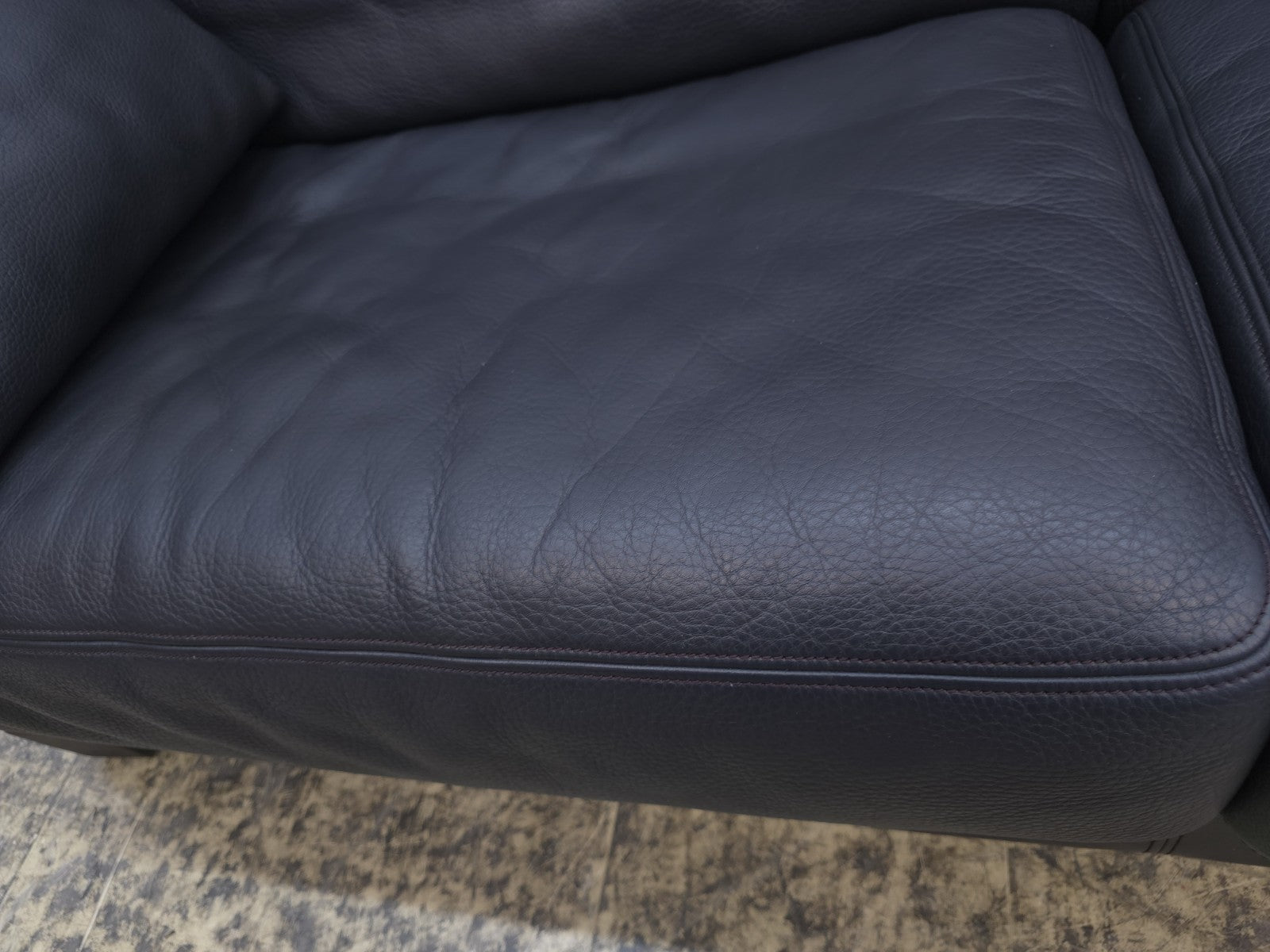 {{ product_title }} – {{ product_type }} von JS Furniture, Designer-Möbel gebraucht.