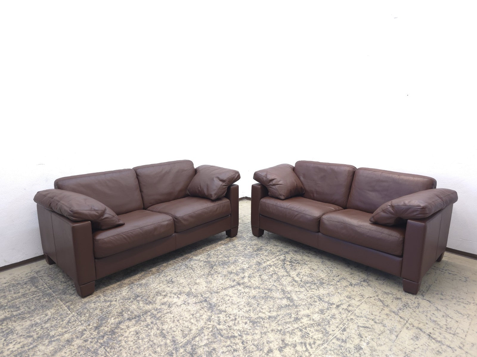 {{ product_title }} – {{ product_type }} von JS Furniture, Designer-Möbel gebraucht.
