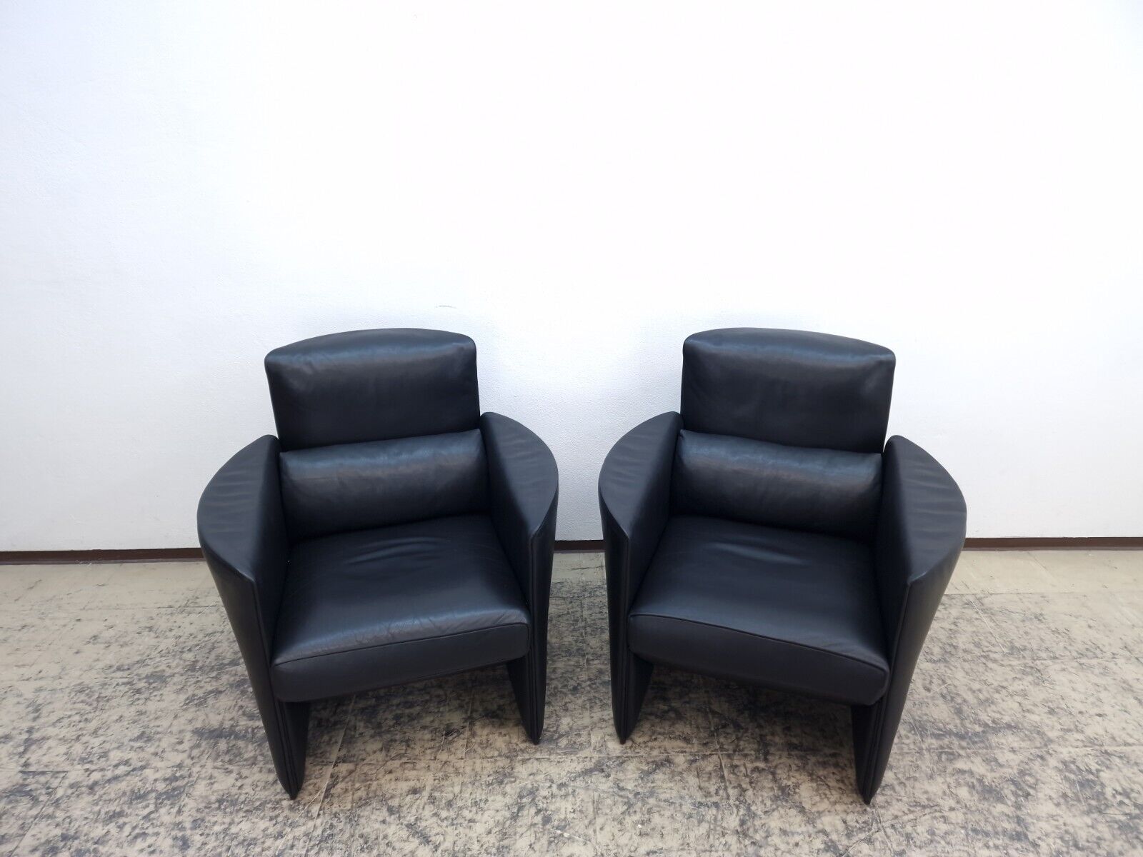 {{ product_title }} – {{ product_type }} von JS Furniture, Designer-Möbel gebraucht.