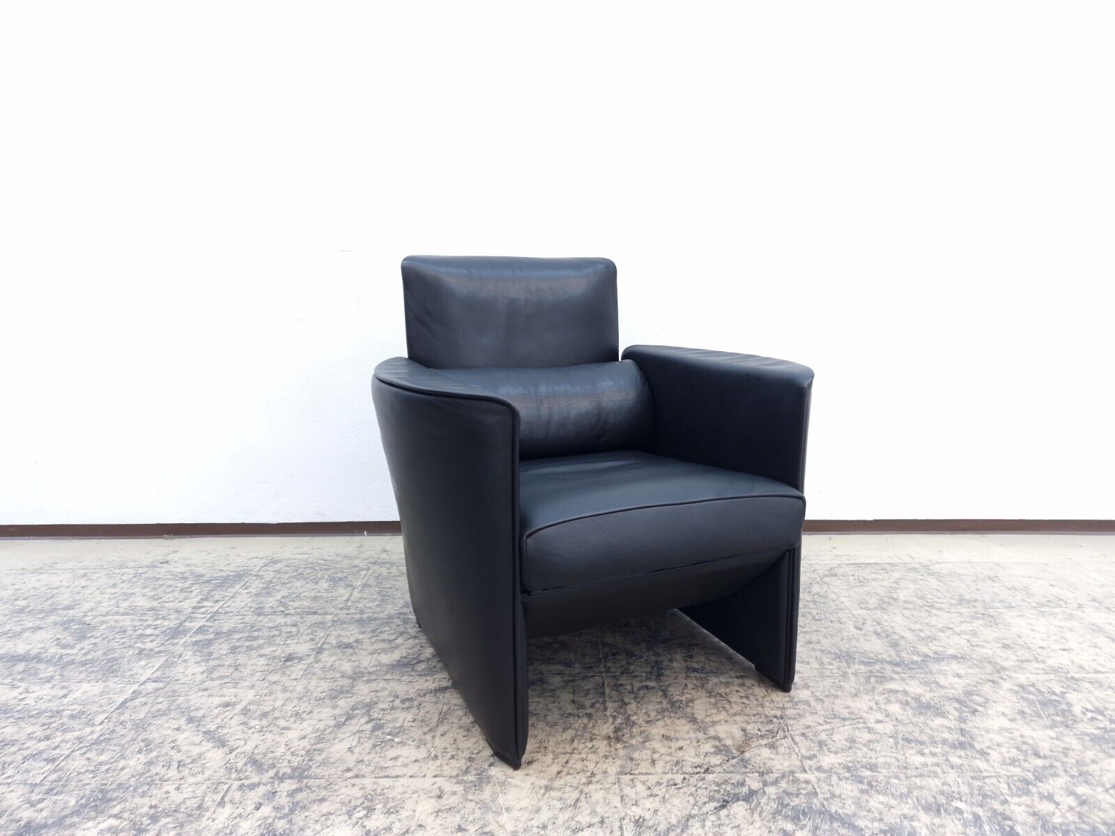 {{ product_title }} – {{ product_type }} von JS Furniture, Designer-Möbel gebraucht.