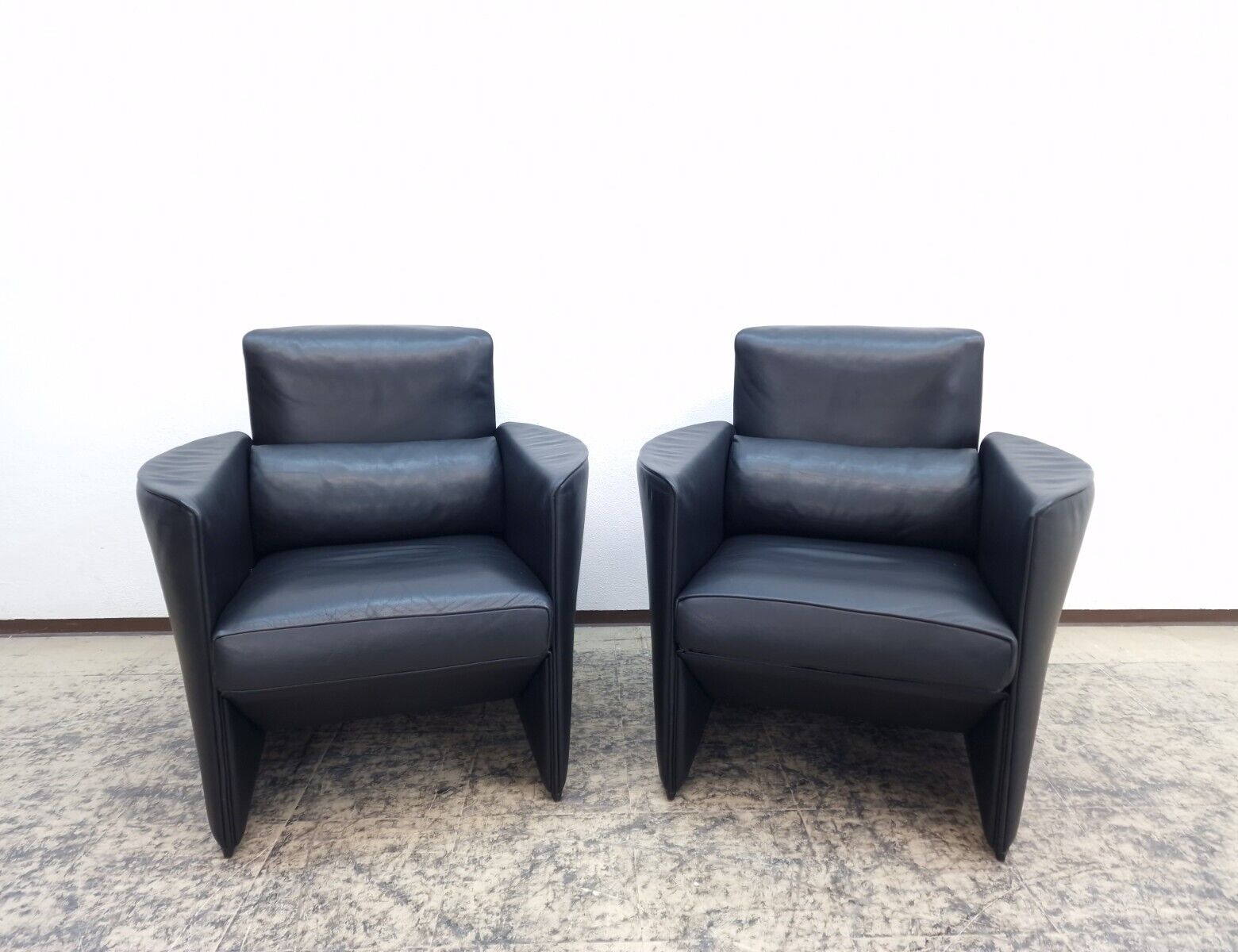 {{ product_title }} – {{ product_type }} von JS Furniture, Designer-Möbel gebraucht.