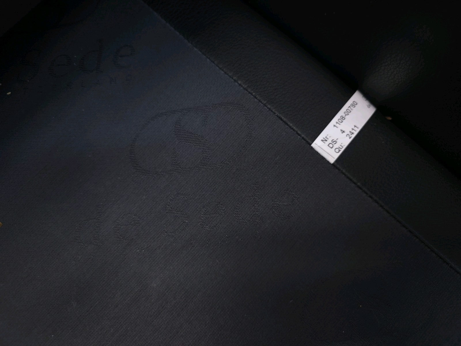 {{ product_title }} – {{ product_type }} von JS Furniture, Designer-Möbel gebraucht.