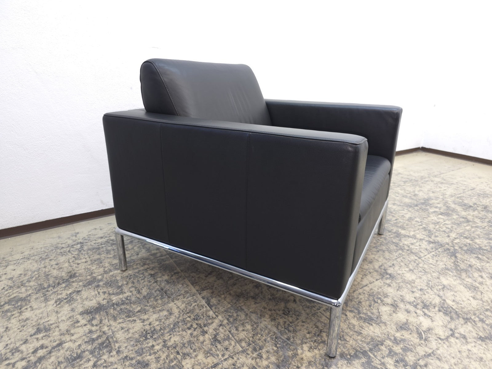 {{ product_title }} – {{ product_type }} von JS Furniture, Designer-Möbel gebraucht.
