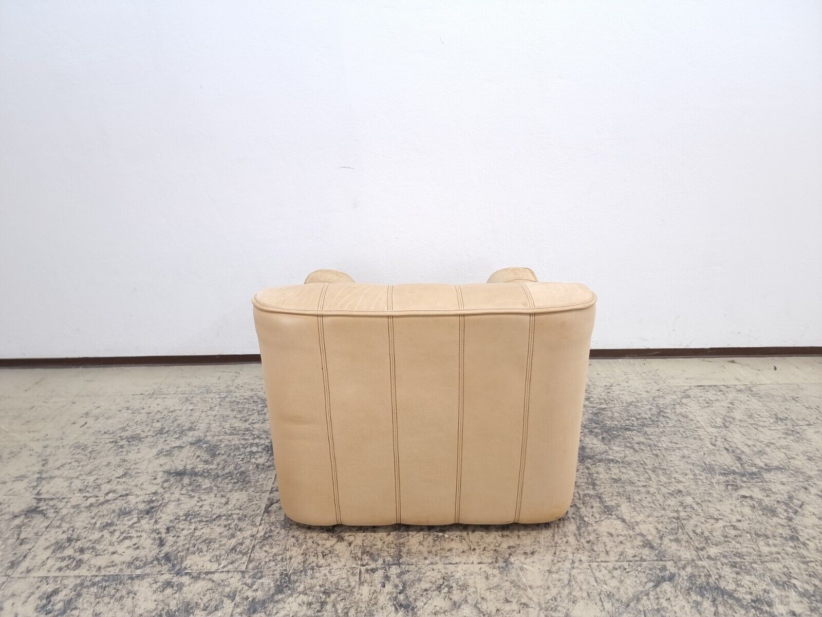 {{ product_title }} – {{ product_type }} von JS Furniture, Designer-Möbel gebraucht.