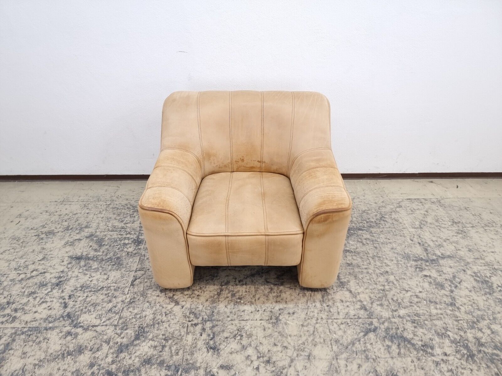 {{ product_title }} – {{ product_type }} von JS Furniture, Designer-Möbel gebraucht.
