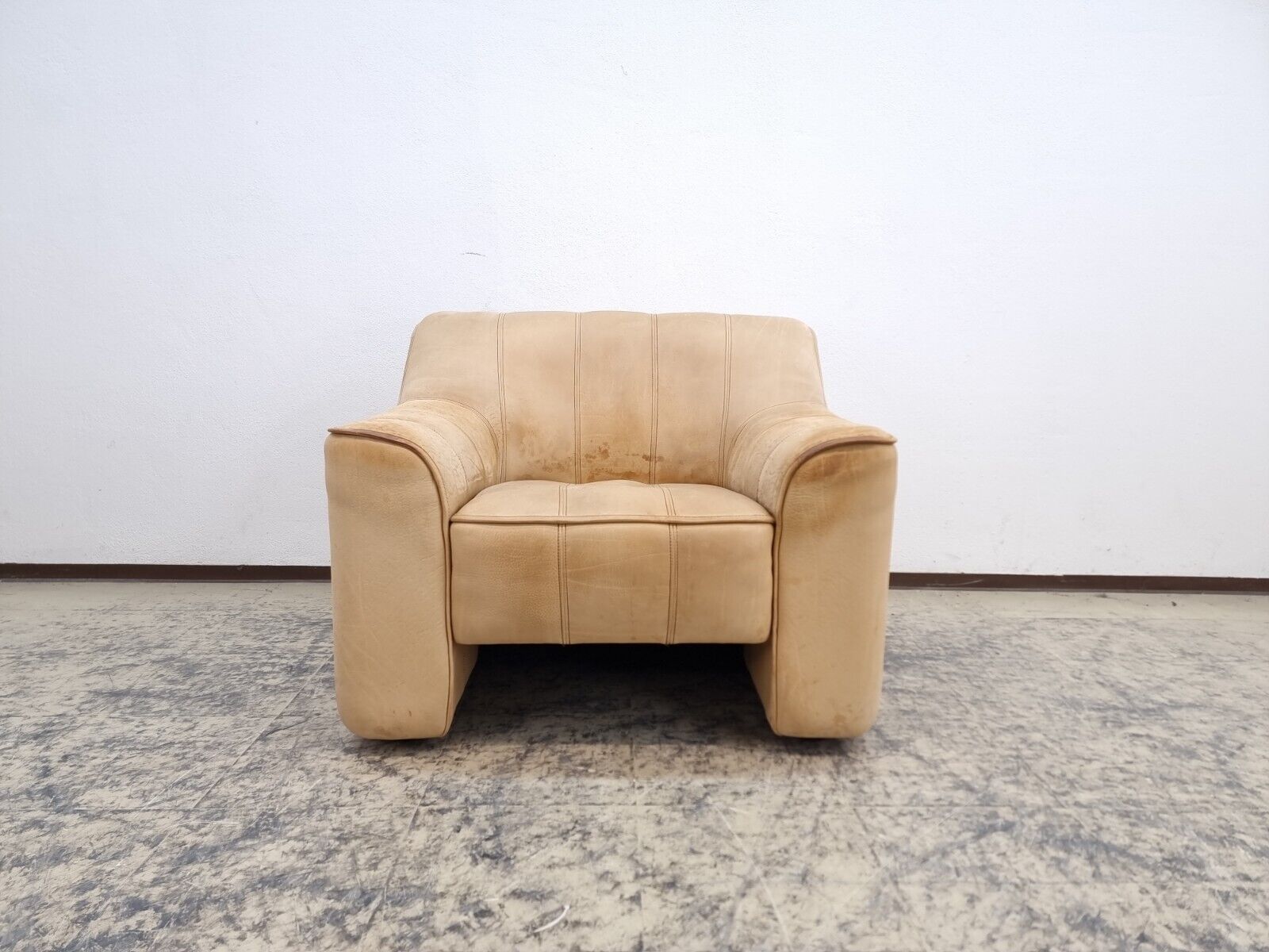 {{ product_title }} – {{ product_type }} von JS Furniture, Designer-Möbel gebraucht.