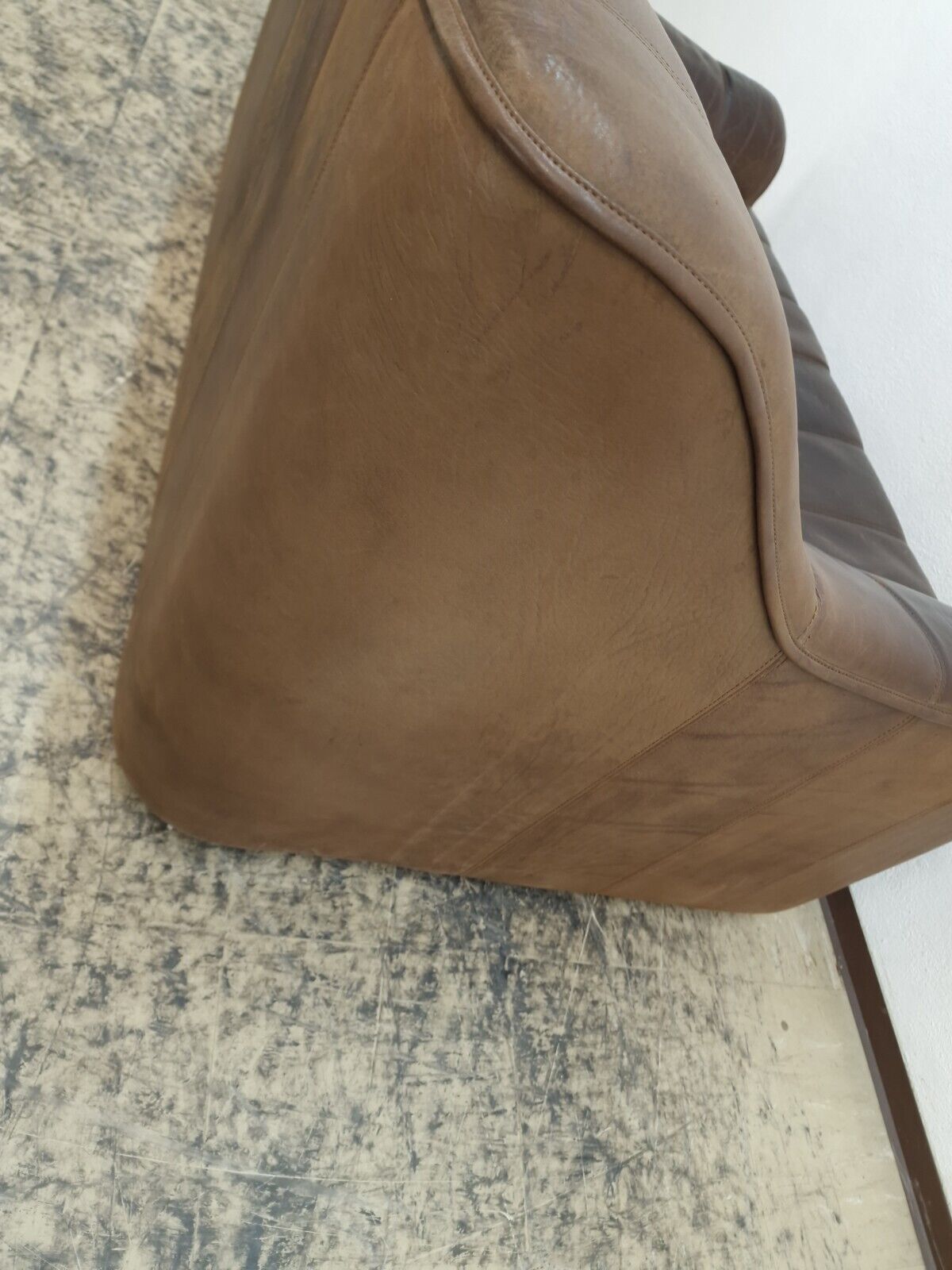 {{ product_title }} – {{ product_type }} von JS Furniture, Designer-Möbel gebraucht.