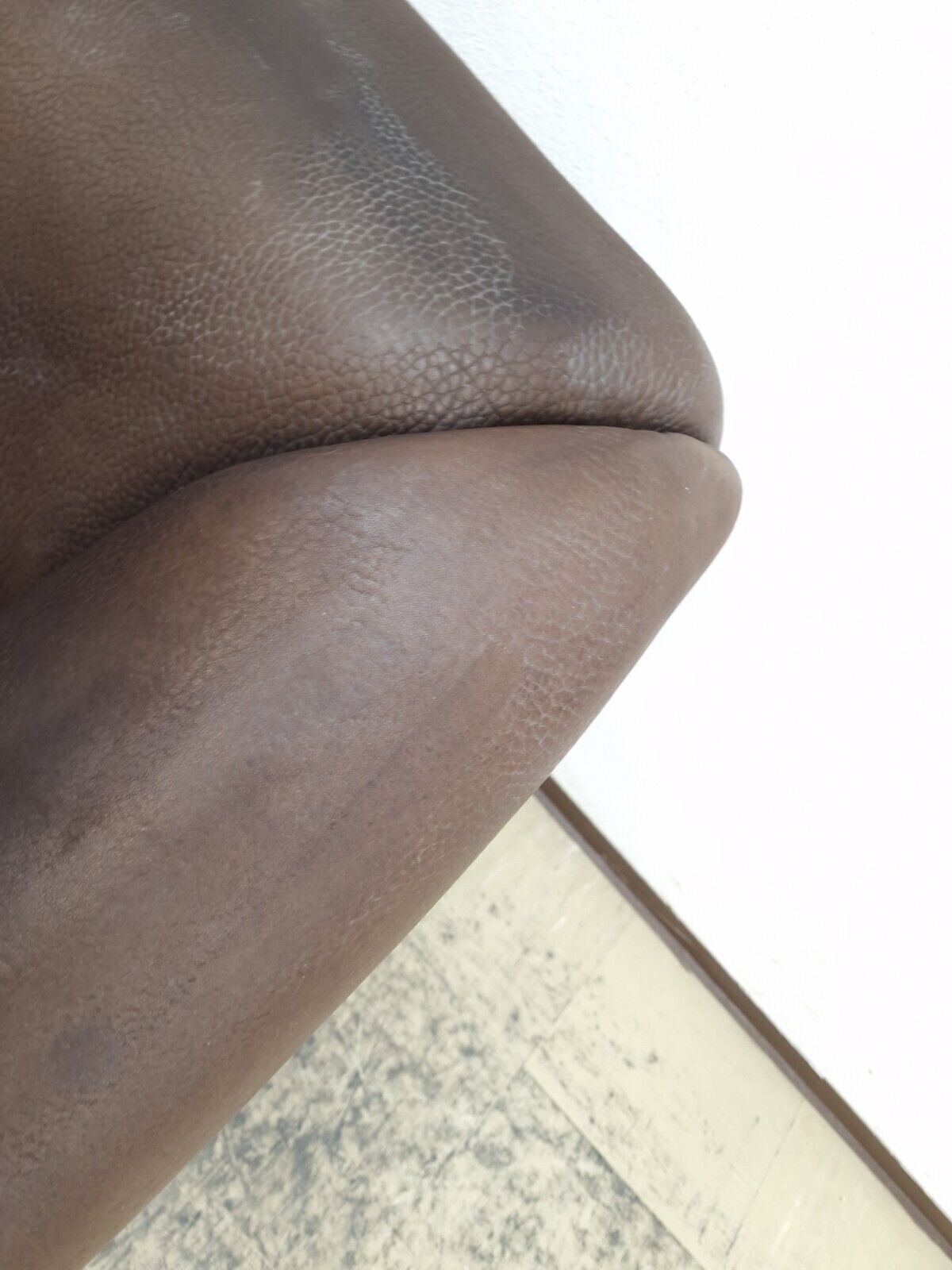 {{ product_title }} – {{ product_type }} von JS Furniture, Designer-Möbel gebraucht.