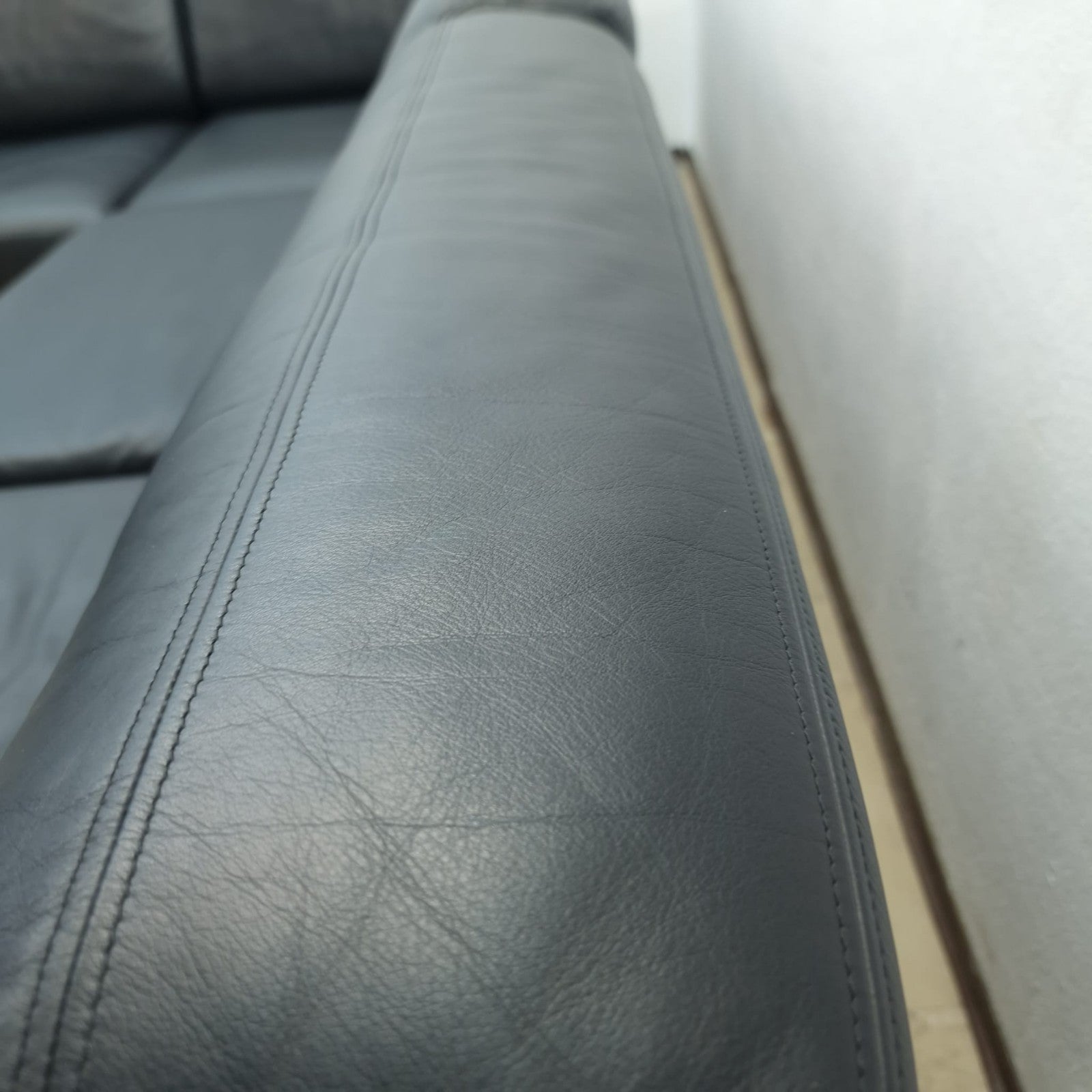 {{ product_title }} – {{ product_type }} von JS Furniture, Designer-Möbel gebraucht.