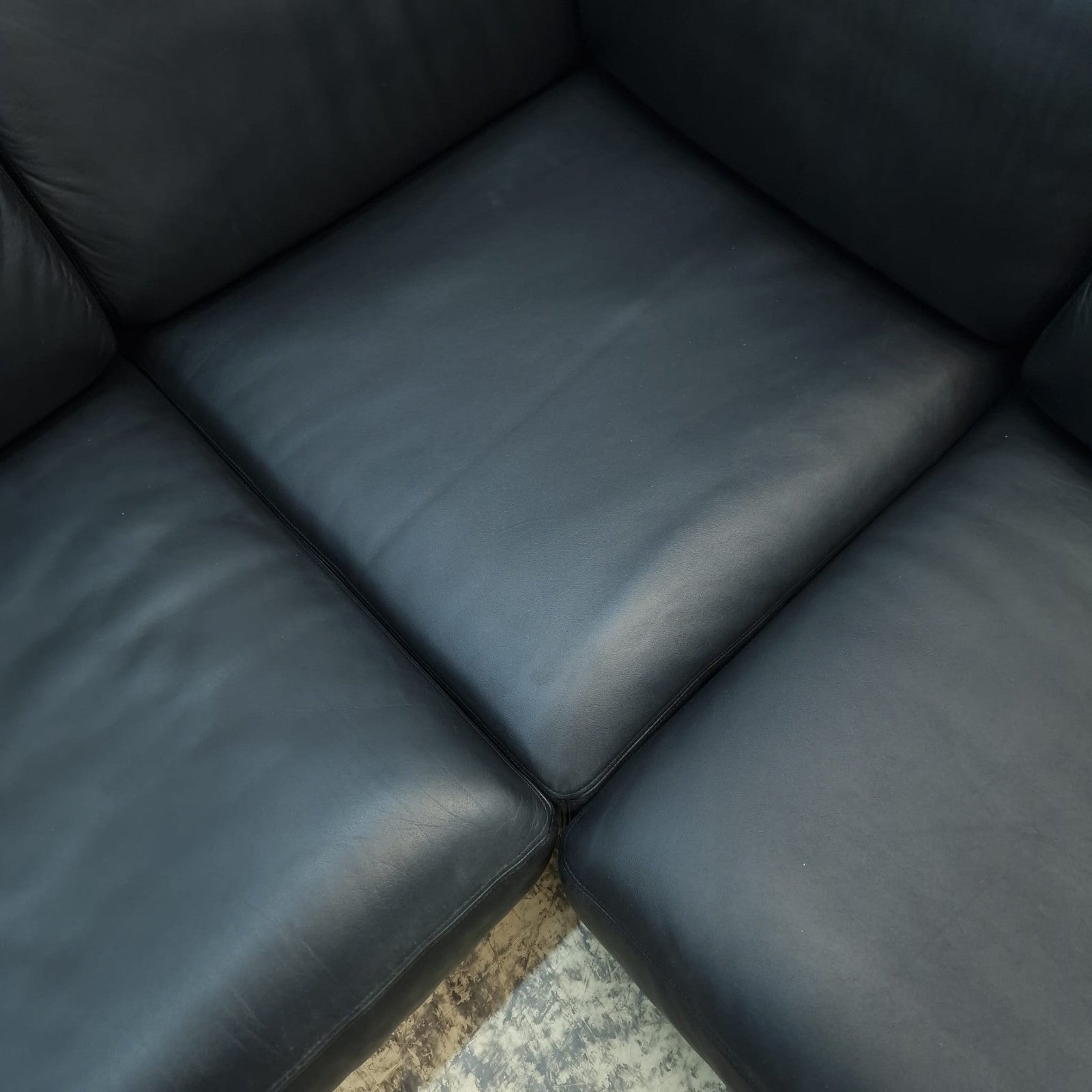 {{ product_title }} – {{ product_type }} von JS Furniture, Designer-Möbel gebraucht.