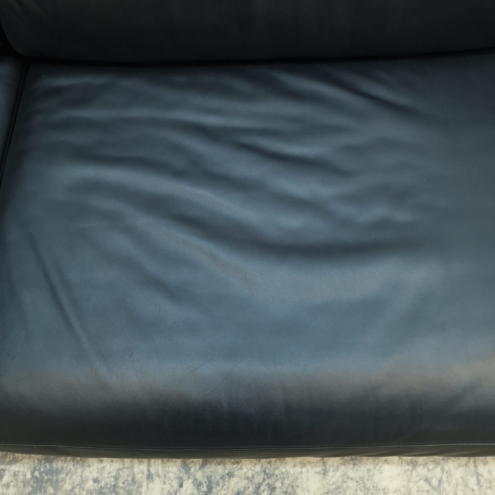 {{ product_title }} – {{ product_type }} von JS Furniture, Designer-Möbel gebraucht.