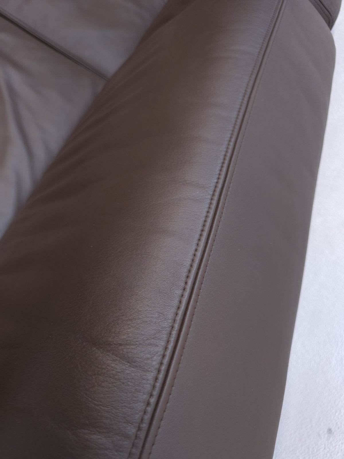{{ product_title }} – {{ product_type }} von JS Furniture, Designer-Möbel gebraucht.