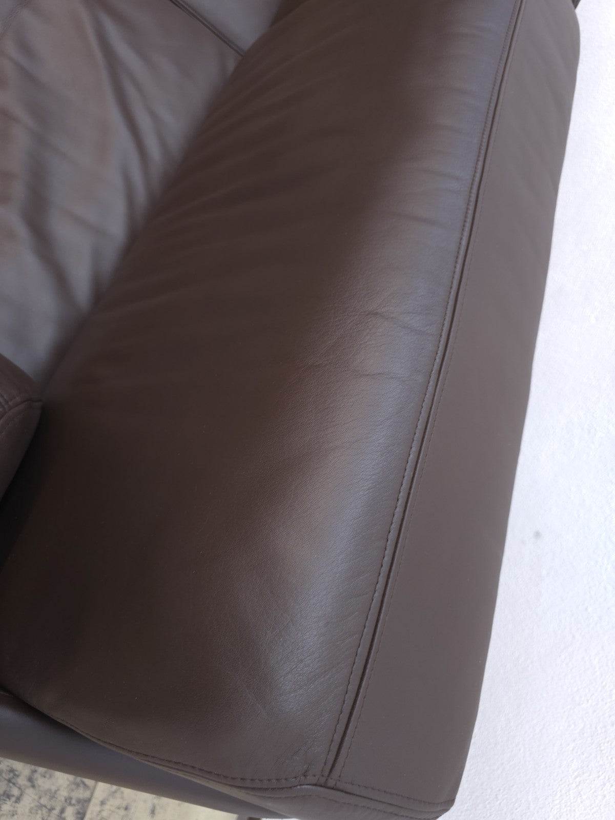 {{ product_title }} – {{ product_type }} von JS Furniture, Designer-Möbel gebraucht.