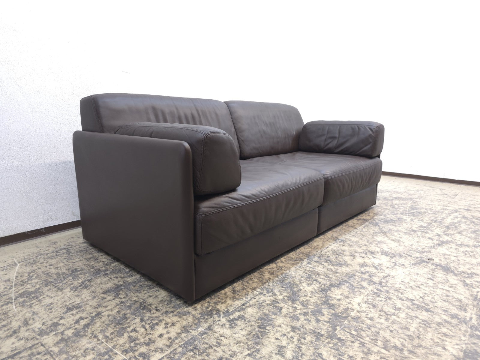 {{ product_title }} – {{ product_type }} von JS Furniture, Designer-Möbel gebraucht.