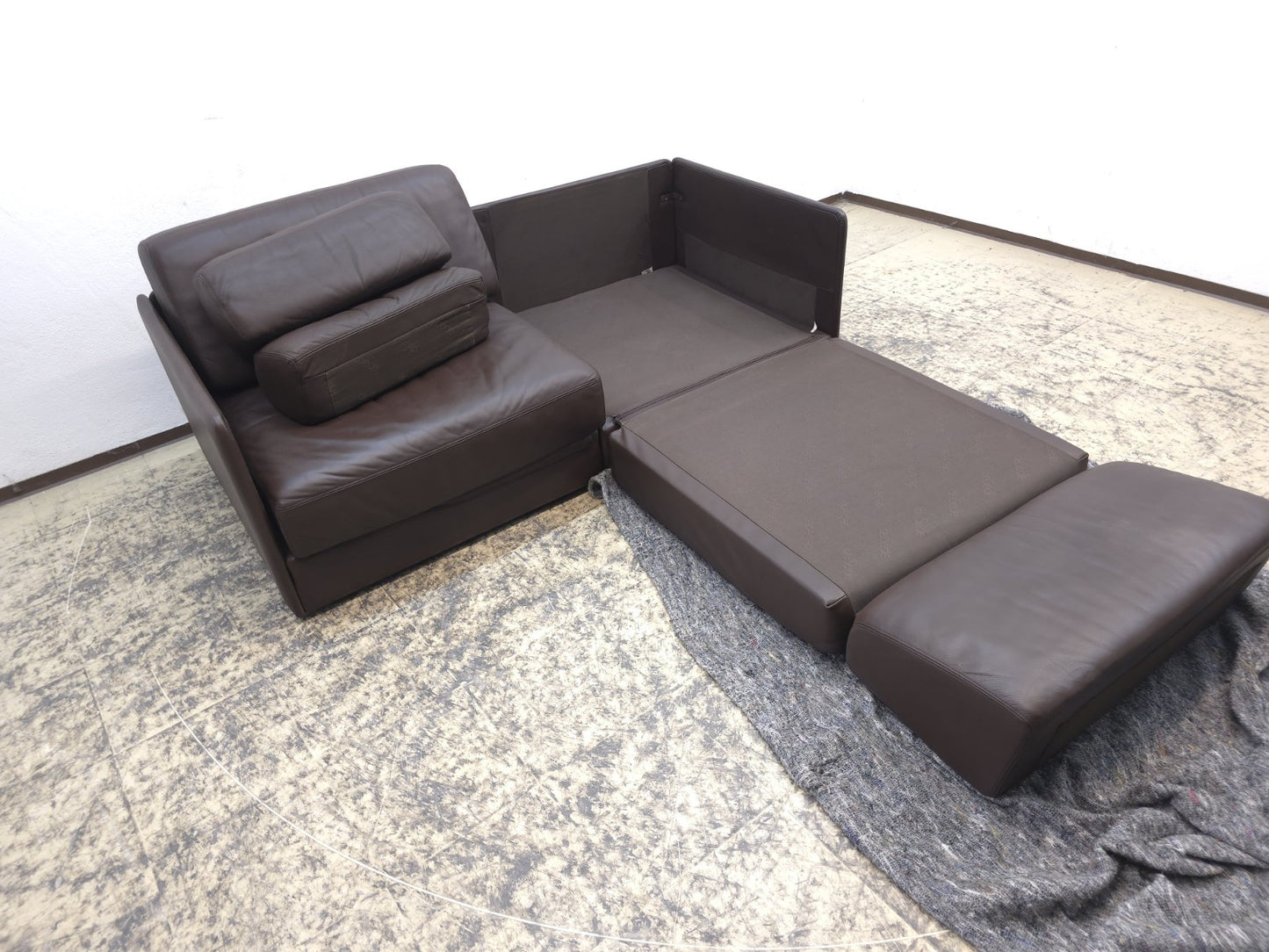 {{ product_title }} – {{ product_type }} von JS Furniture, Designer-Möbel gebraucht.