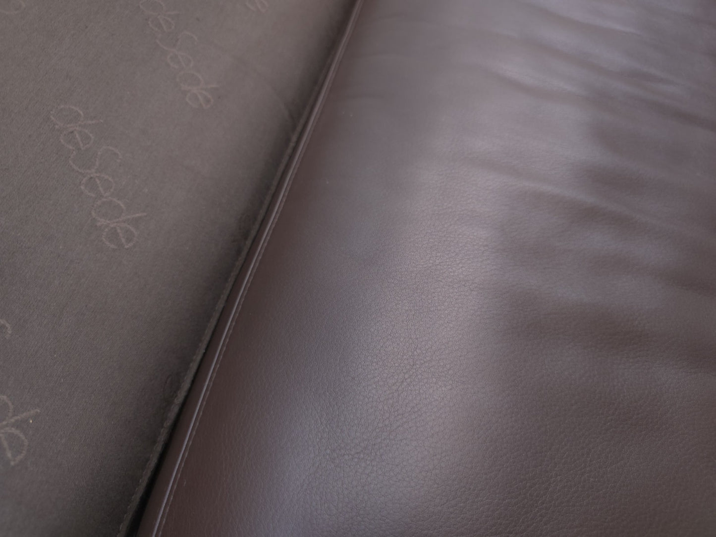 {{ product_title }} – {{ product_type }} von JS Furniture, Designer-Möbel gebraucht.
