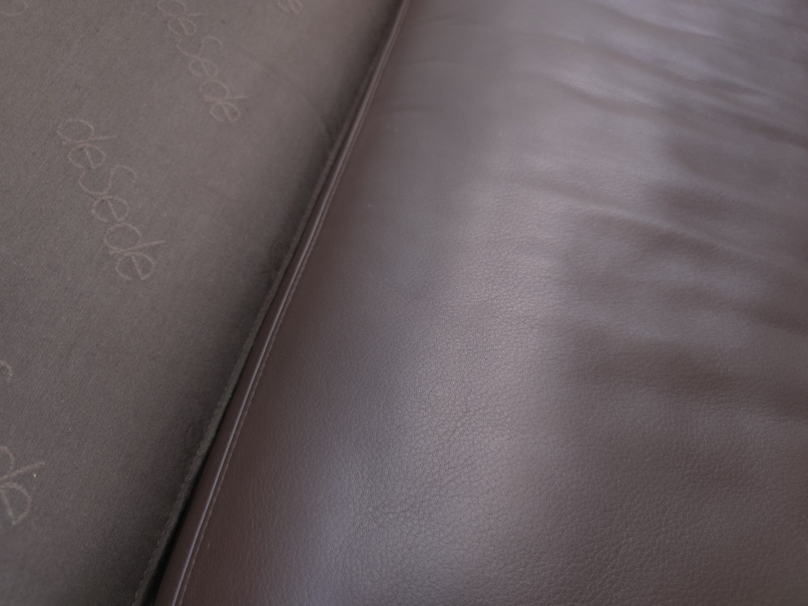 {{ product_title }} – {{ product_type }} von JS Furniture, Designer-Möbel gebraucht.