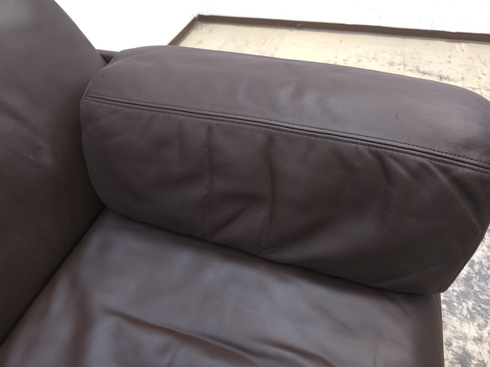 {{ product_title }} – {{ product_type }} von JS Furniture, Designer-Möbel gebraucht.