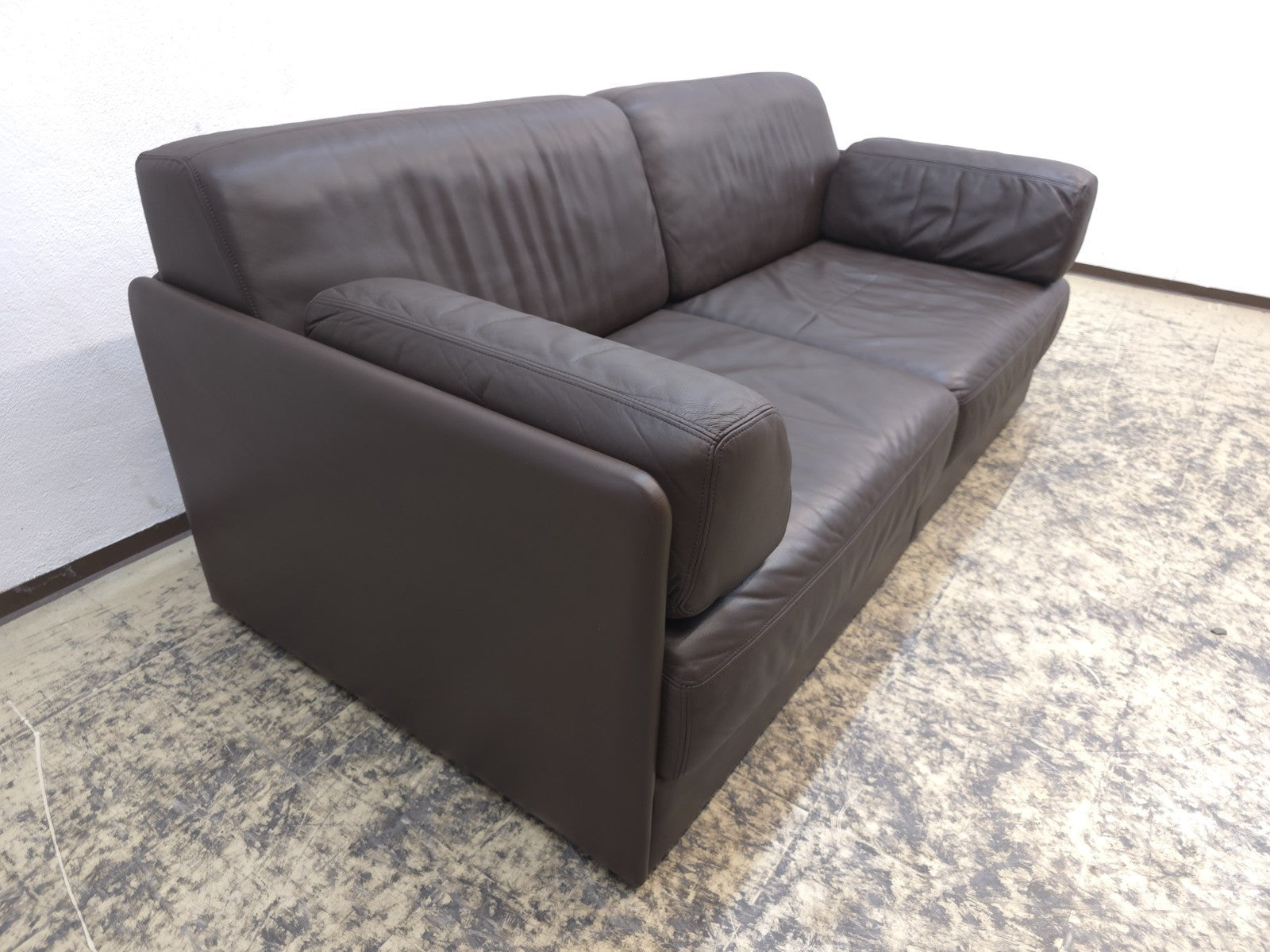 {{ product_title }} – {{ product_type }} von JS Furniture, Designer-Möbel gebraucht.