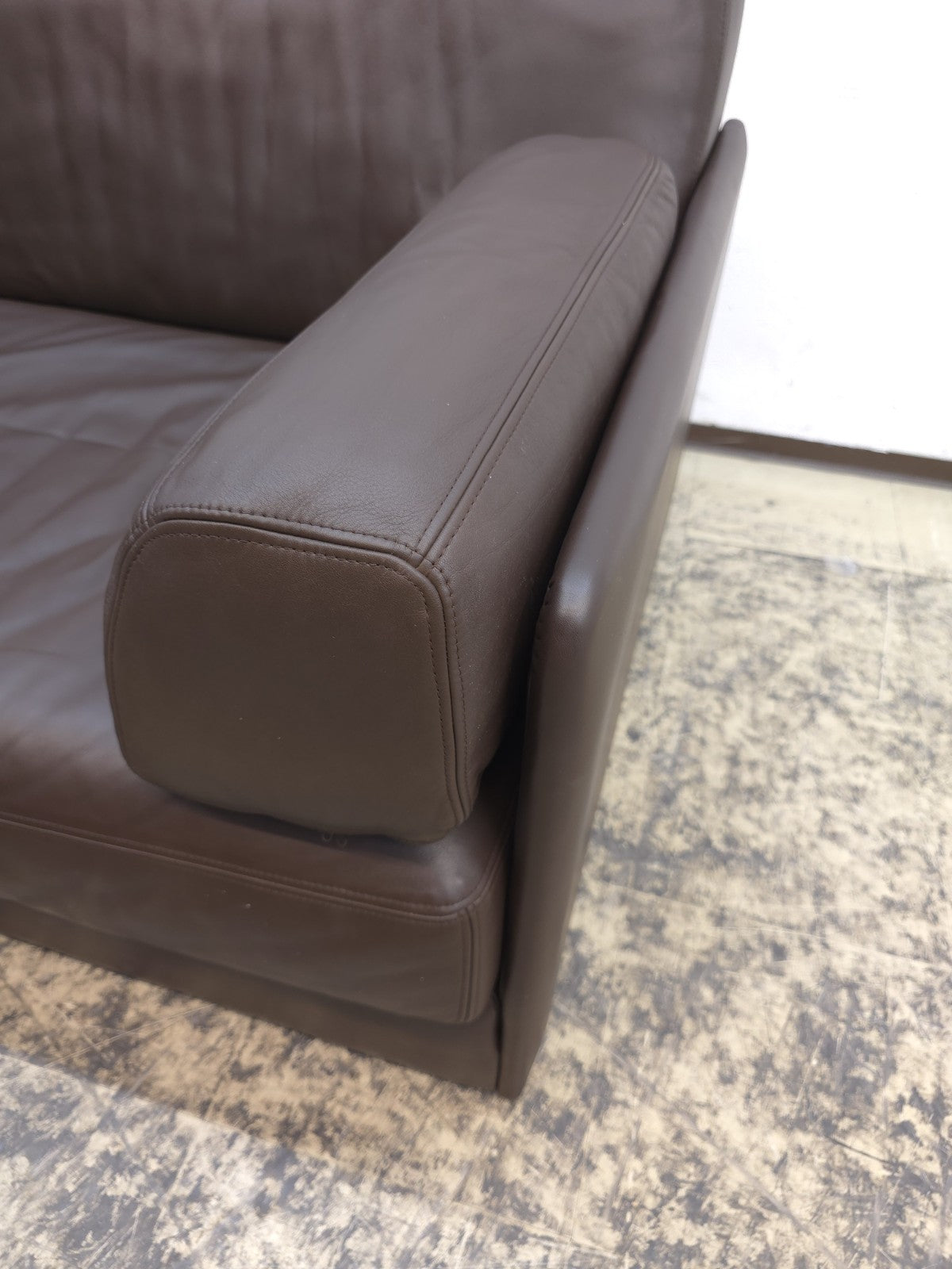 {{ product_title }} – {{ product_type }} von JS Furniture, Designer-Möbel gebraucht.