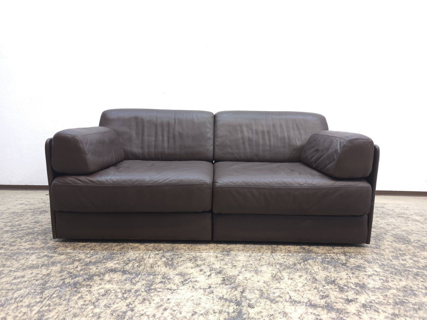 {{ product_title }} – {{ product_type }} von JS Furniture, Designer-Möbel gebraucht.