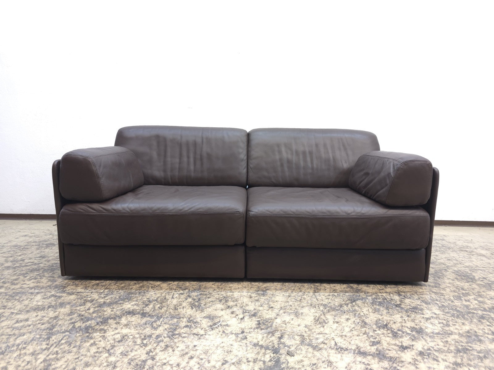 {{ product_title }} – {{ product_type }} von JS Furniture, Designer-Möbel gebraucht.