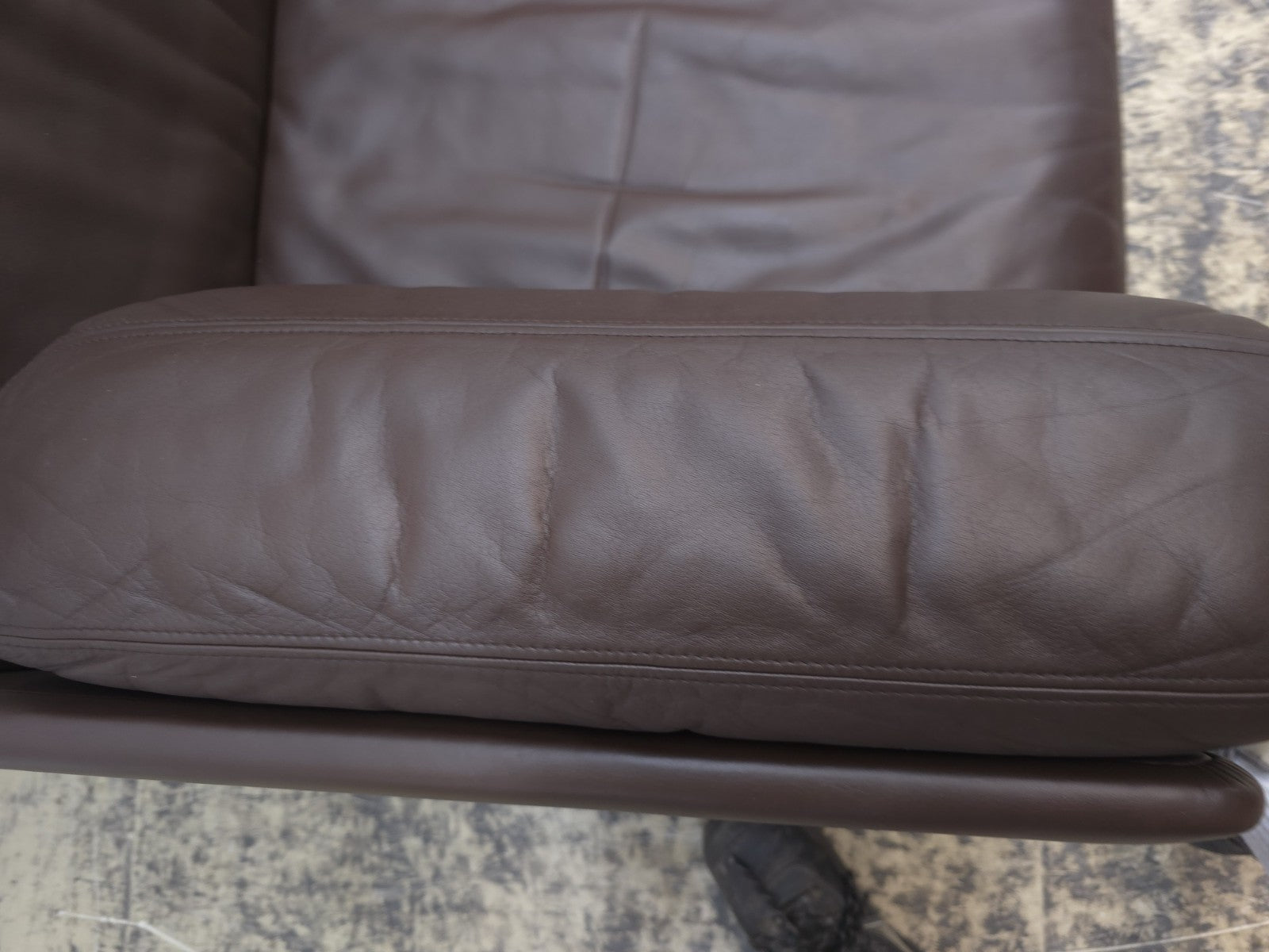 {{ product_title }} – {{ product_type }} von JS Furniture, Designer-Möbel gebraucht.