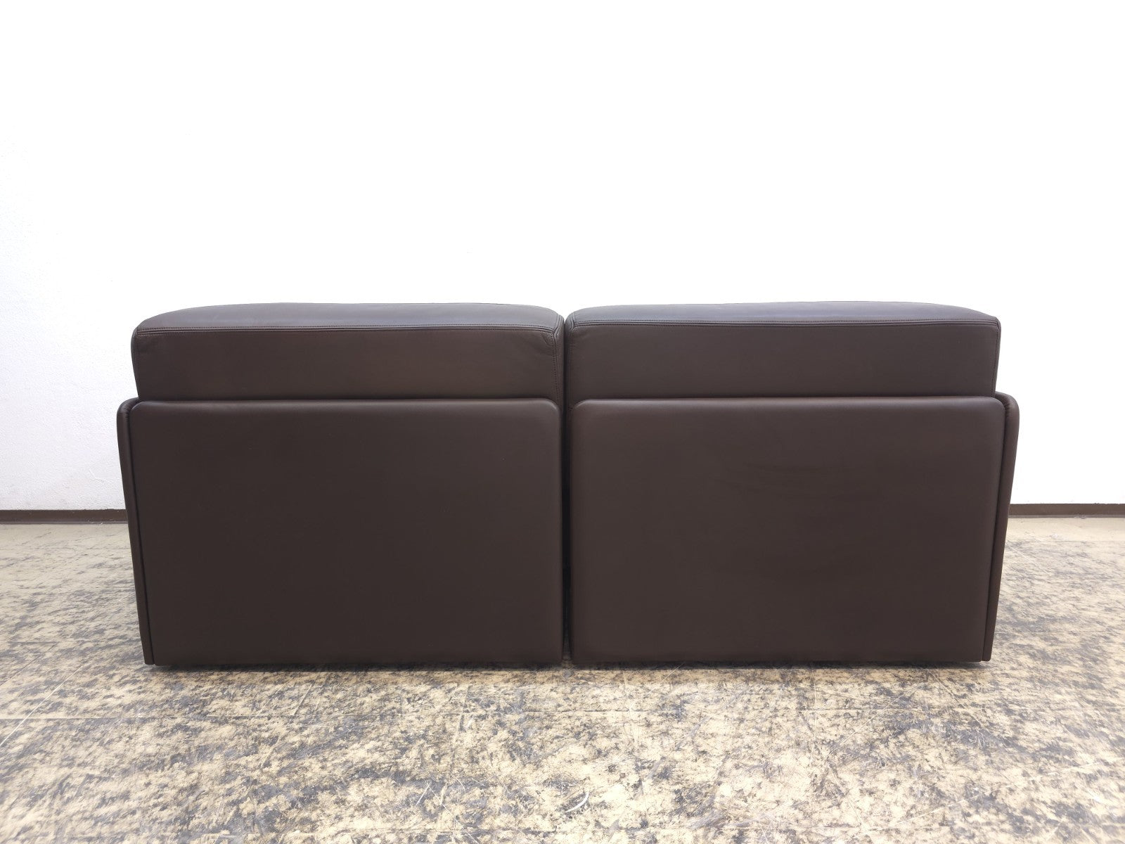 {{ product_title }} – {{ product_type }} von JS Furniture, Designer-Möbel gebraucht.