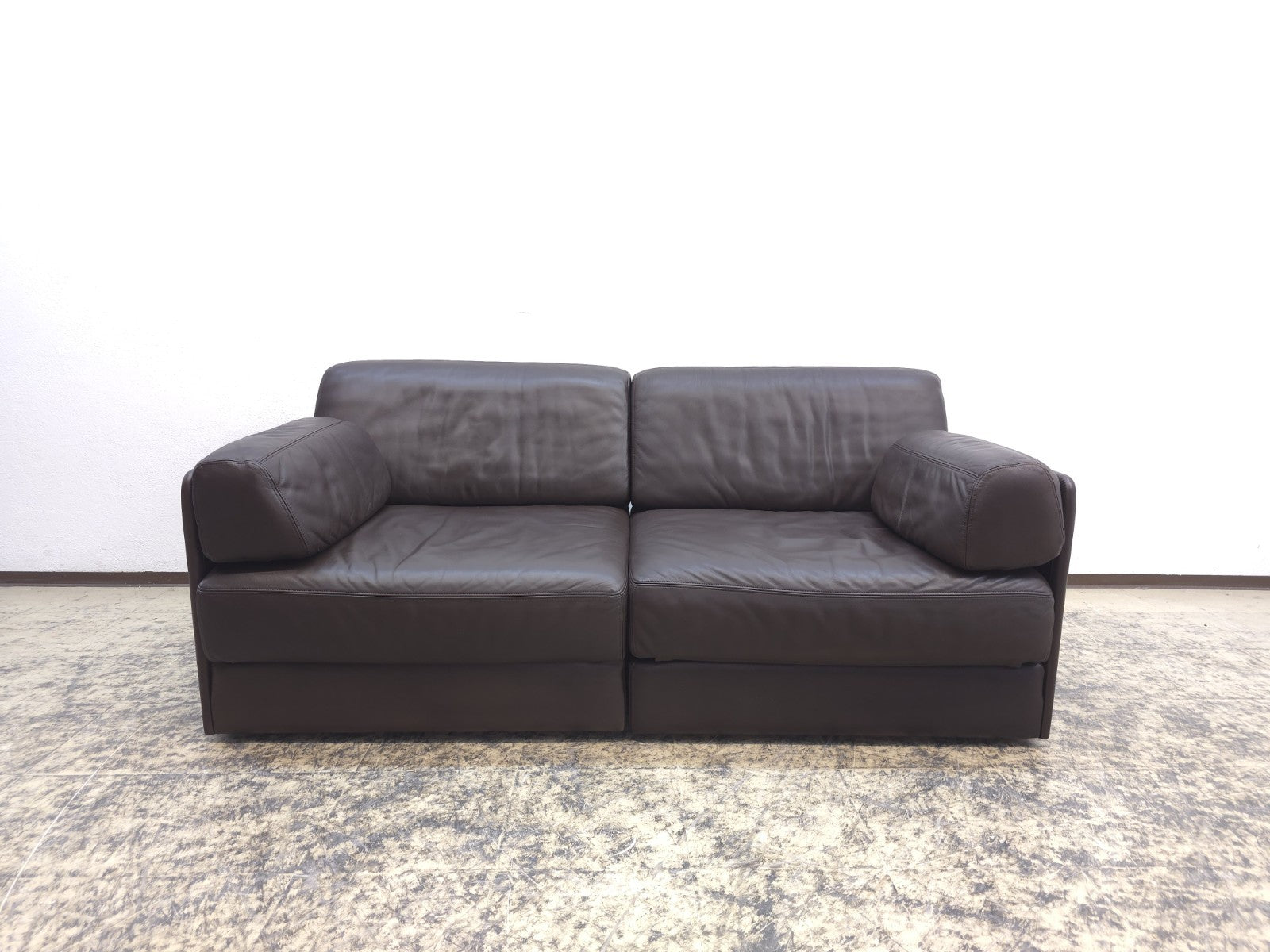 {{ product_title }} – {{ product_type }} von JS Furniture, Designer-Möbel gebraucht.