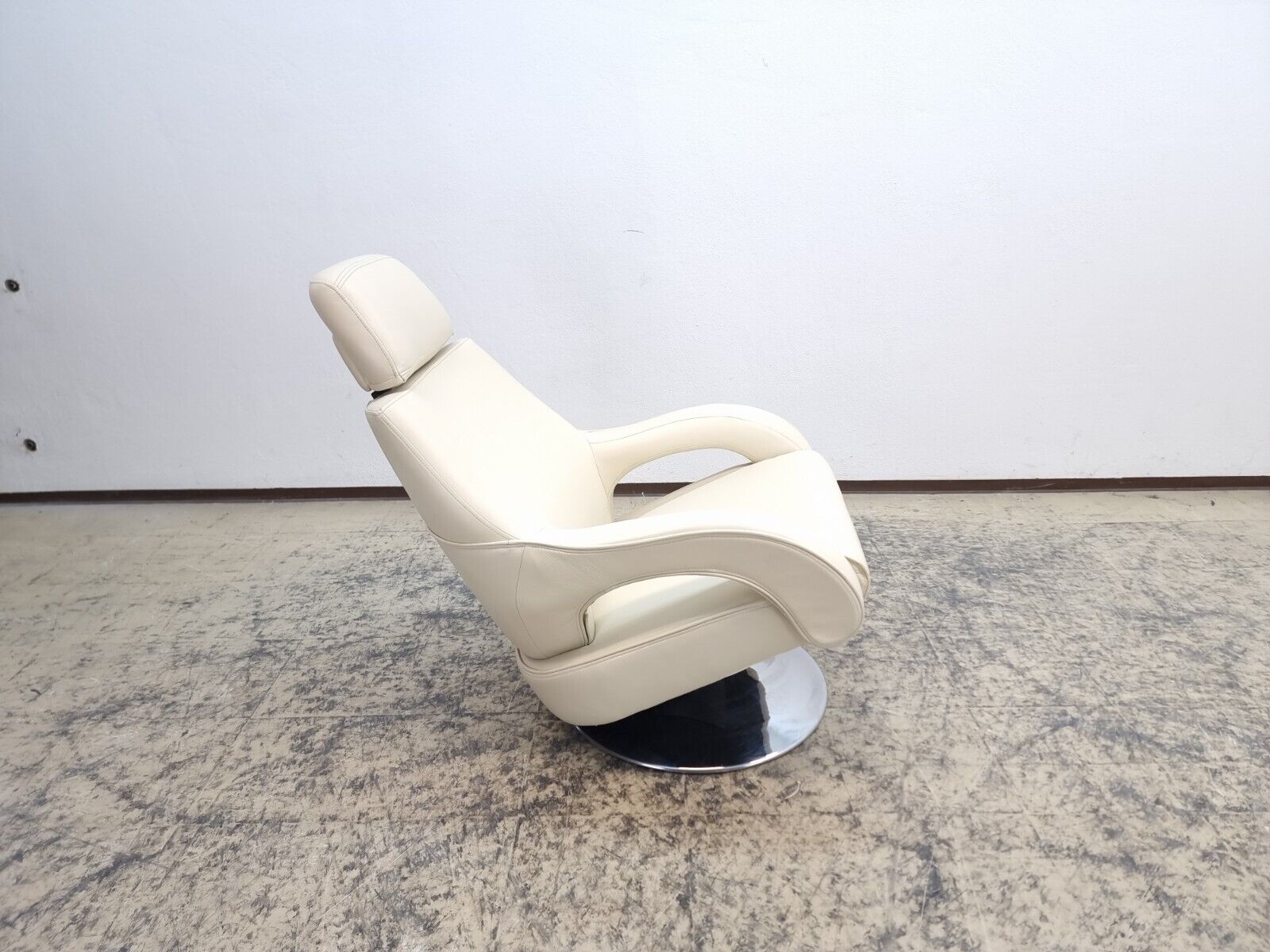 {{ product_title }} – {{ product_type }} von JS Furniture, Designer-Möbel gebraucht.