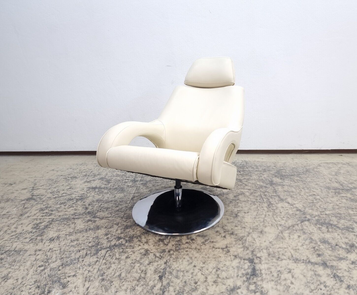 {{ product_title }} – {{ product_type }} von JS Furniture, Designer-Möbel gebraucht.