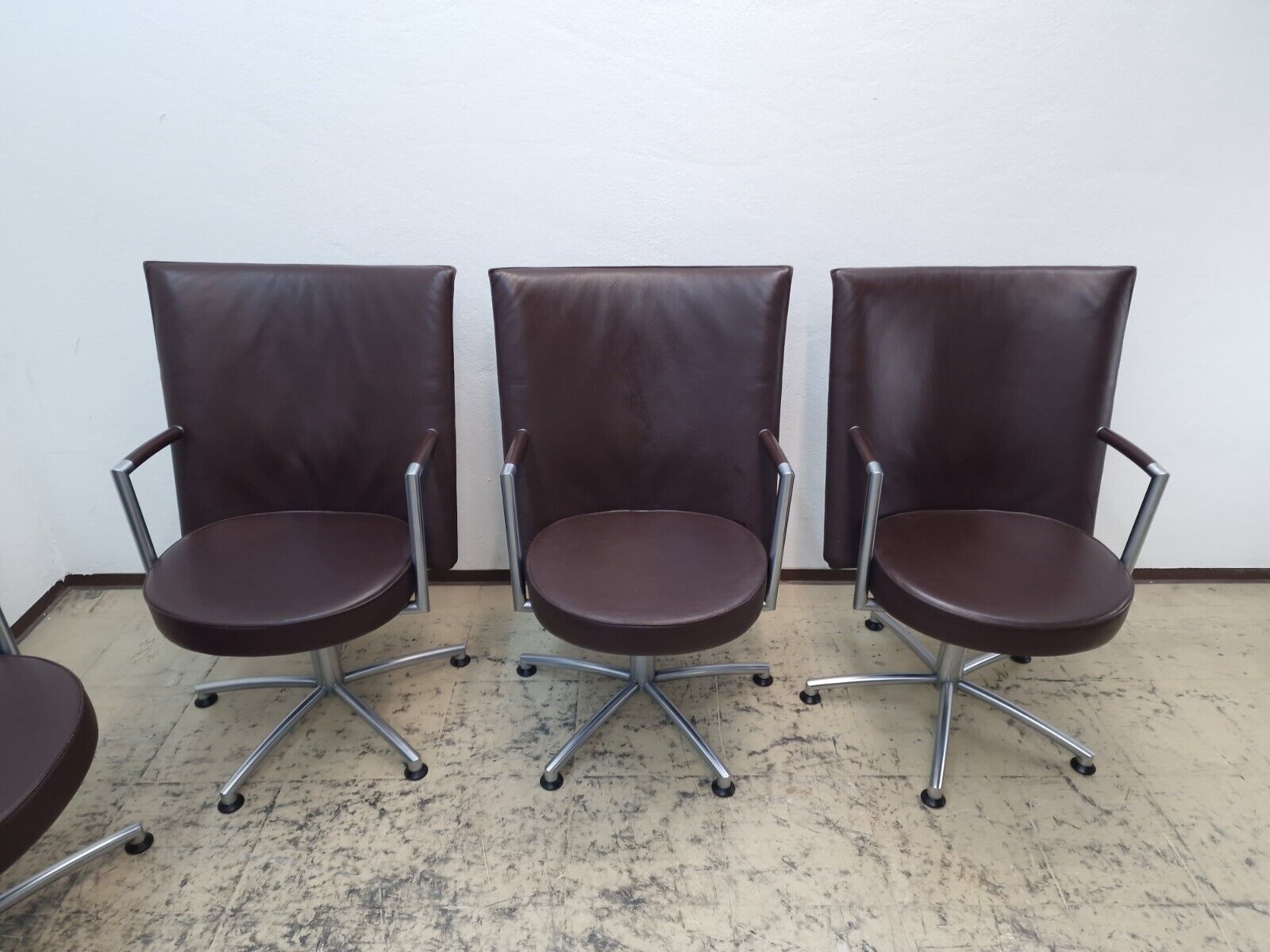 {{ product_title }} – {{ product_type }} von JS Furniture, Designer-Möbel gebraucht.