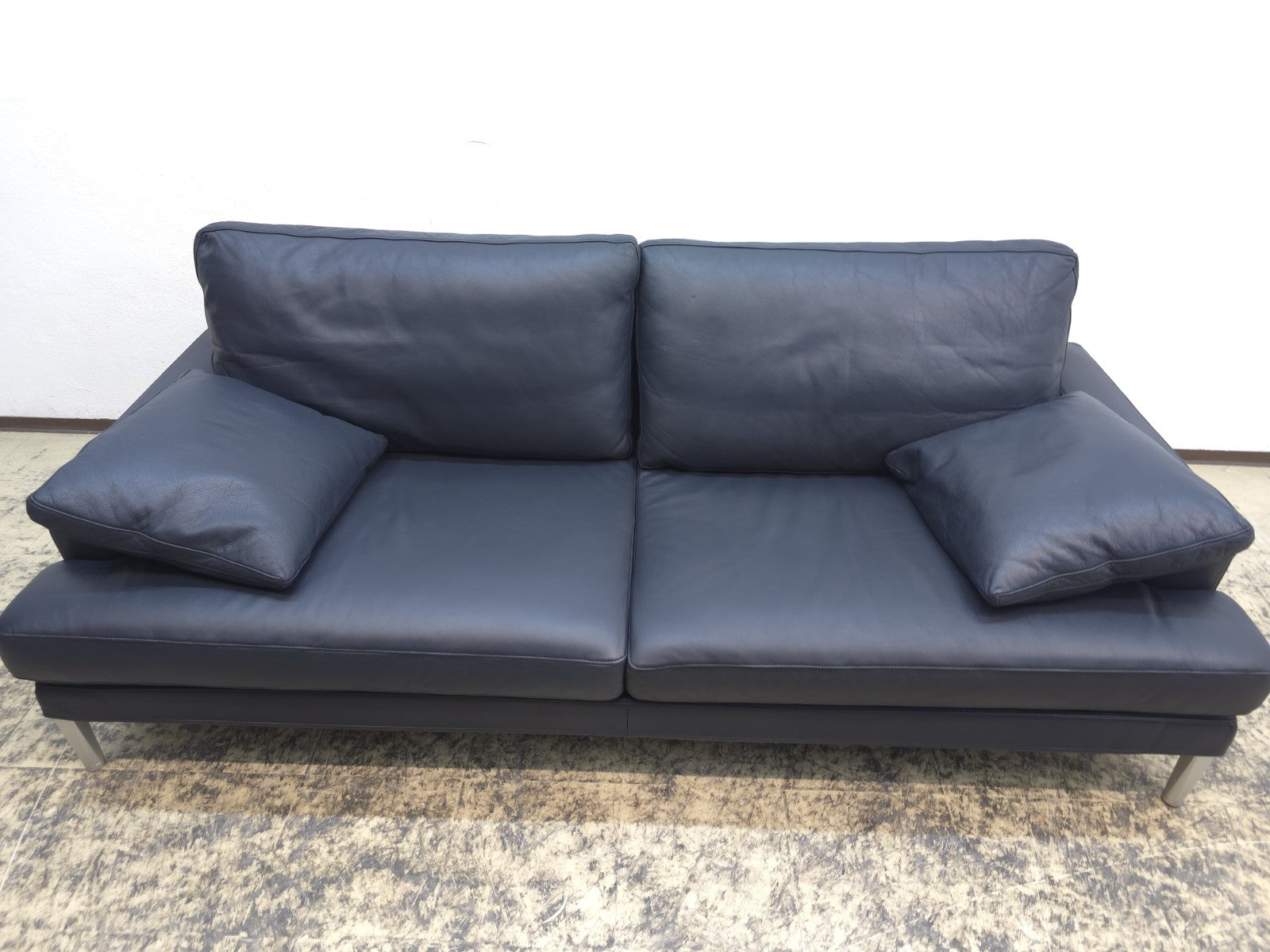 {{ product_title }} – {{ product_type }} von JS Furniture, Designer-Möbel gebraucht.
