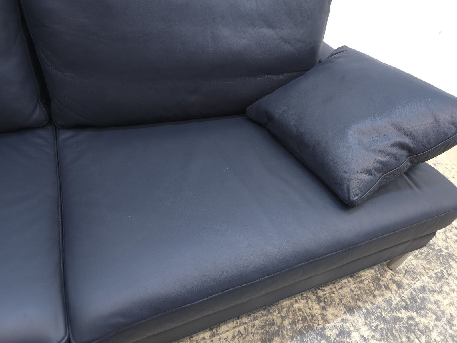 {{ product_title }} – {{ product_type }} von JS Furniture, Designer-Möbel gebraucht.