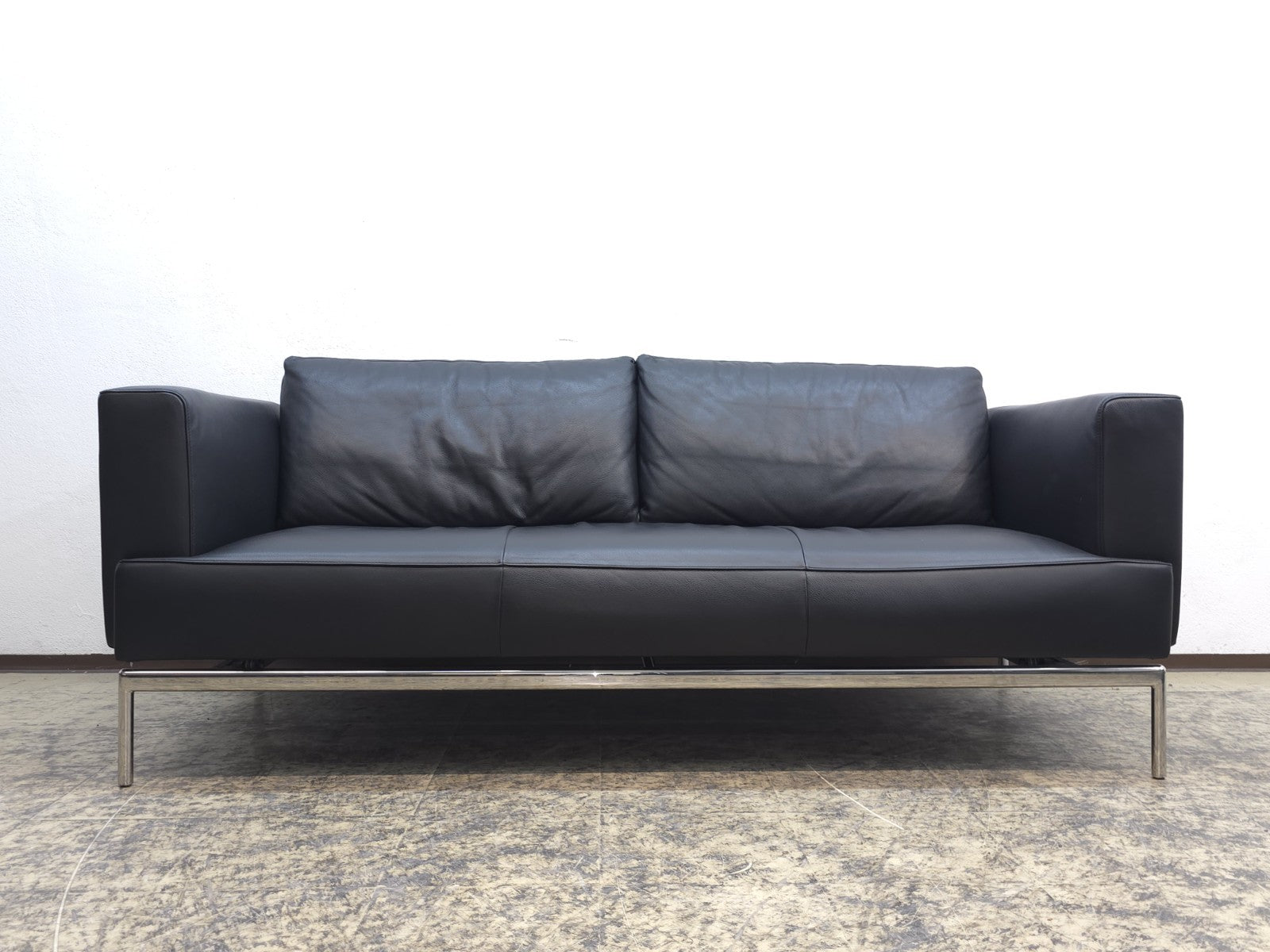{{ product_title }} – {{ product_type }} von JS Furniture, Designer-Möbel gebraucht.