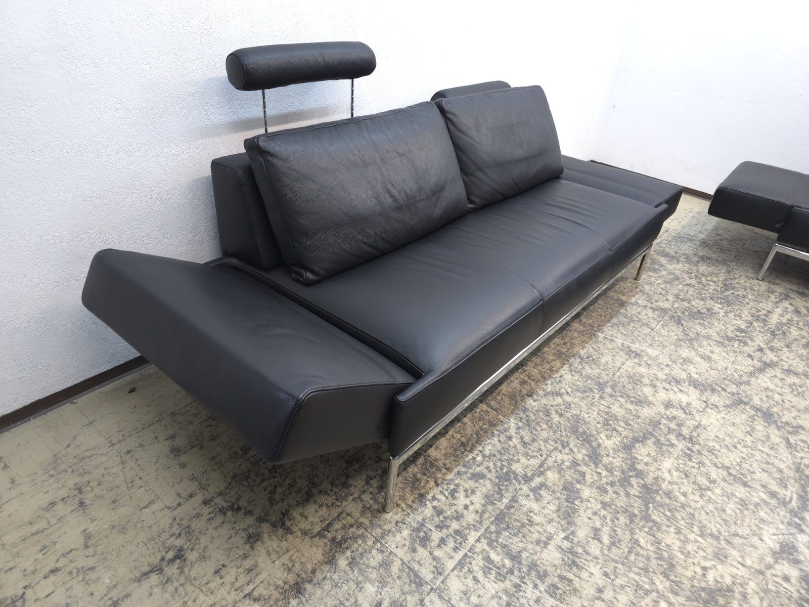 {{ product_title }} – {{ product_type }} von JS Furniture, Designer-Möbel gebraucht.