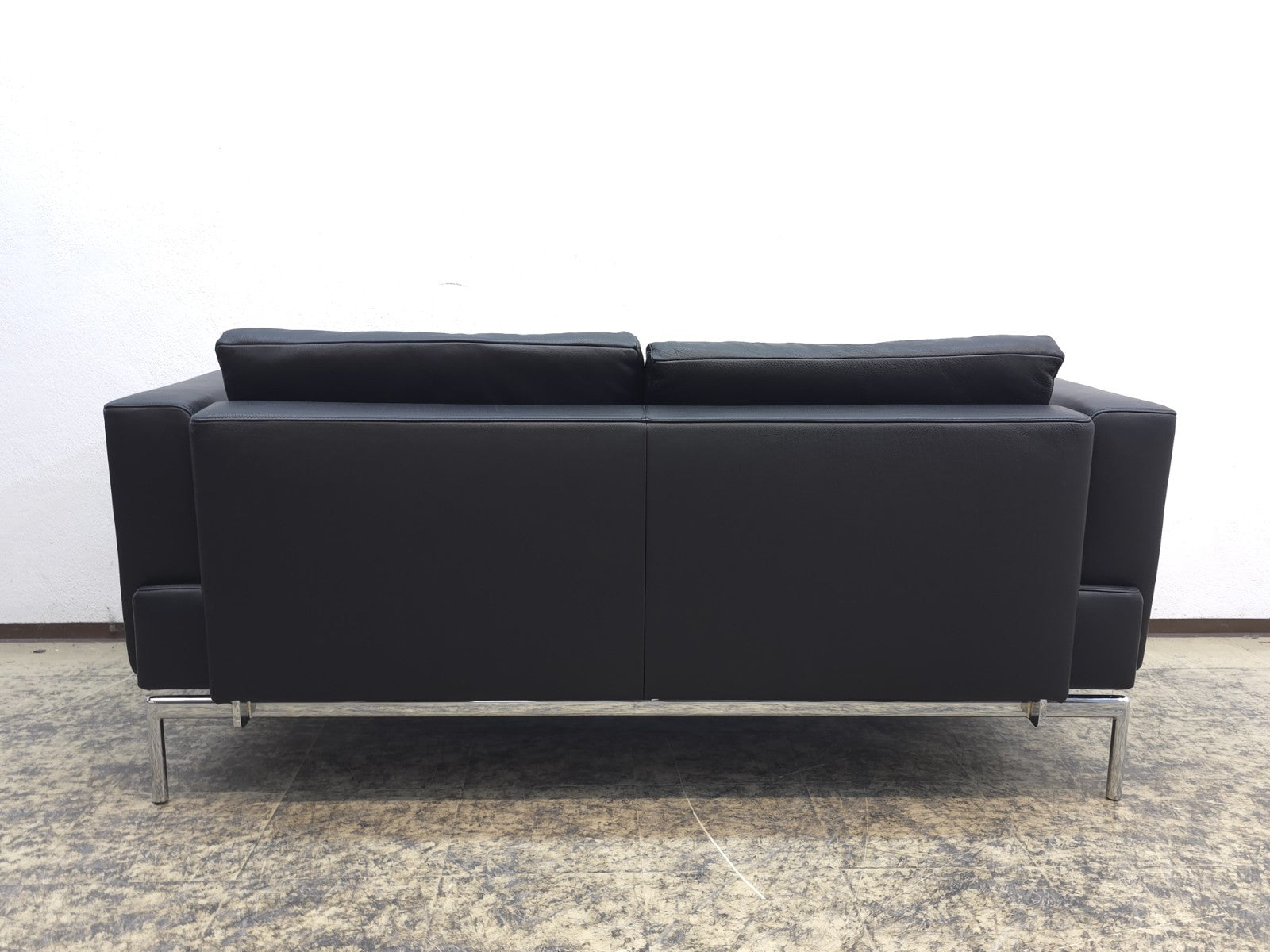 {{ product_title }} – {{ product_type }} von JS Furniture, Designer-Möbel gebraucht.