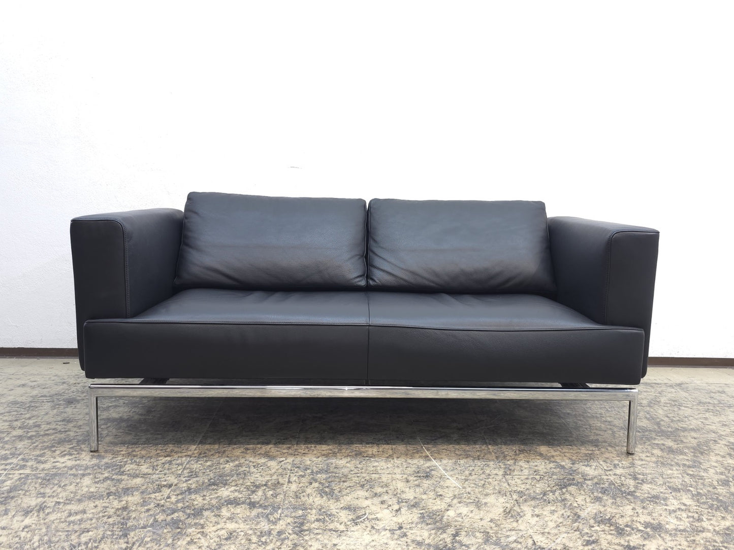 {{ product_title }} – {{ product_type }} von JS Furniture, Designer-Möbel gebraucht.