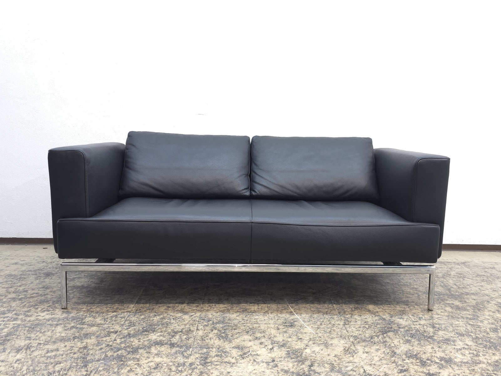 {{ product_title }} – {{ product_type }} von JS Furniture, Designer-Möbel gebraucht.
