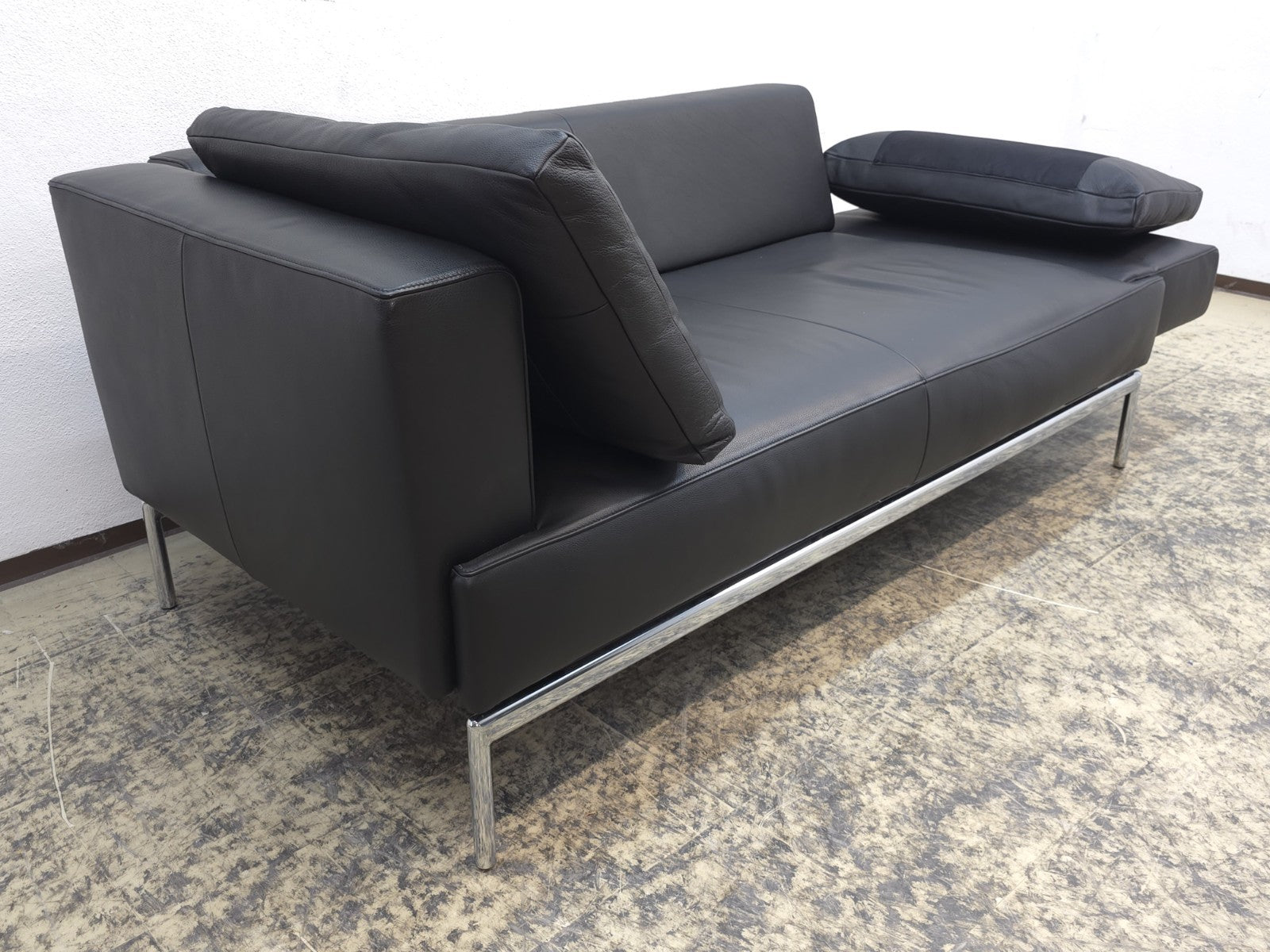 {{ product_title }} – {{ product_type }} von JS Furniture, Designer-Möbel gebraucht.