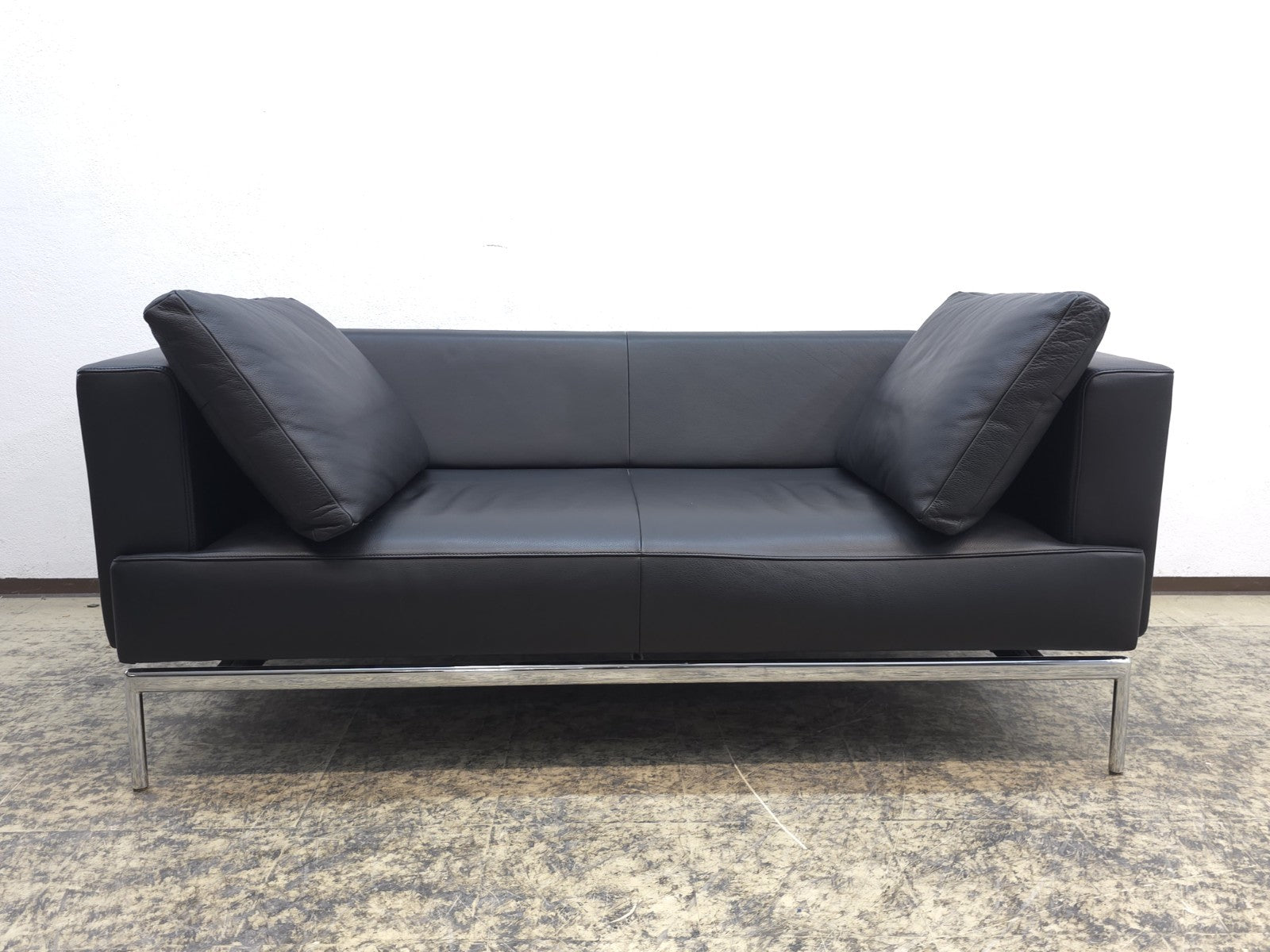 {{ product_title }} – {{ product_type }} von JS Furniture, Designer-Möbel gebraucht.